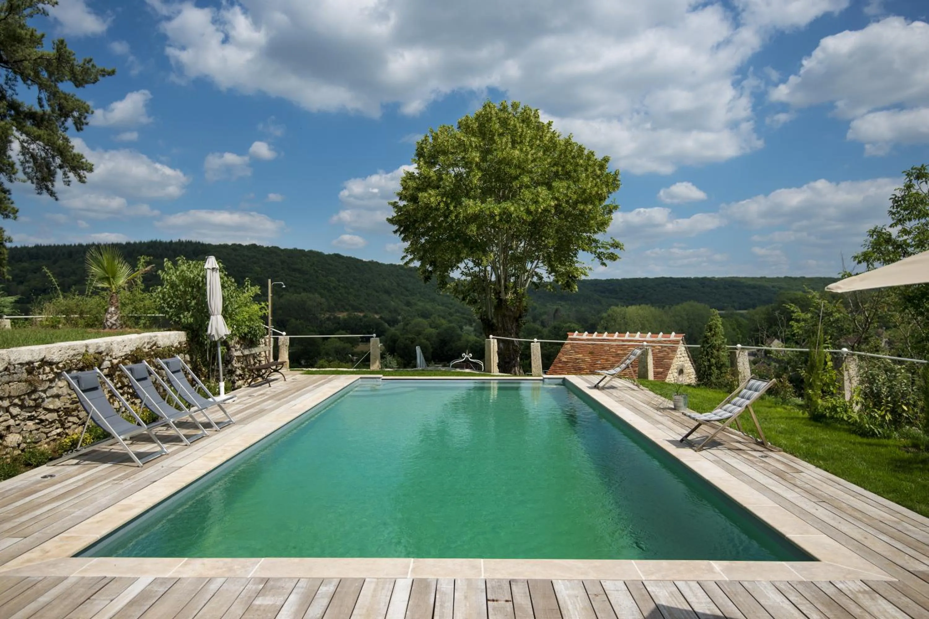 Pool view in Le Domaine des Carriers