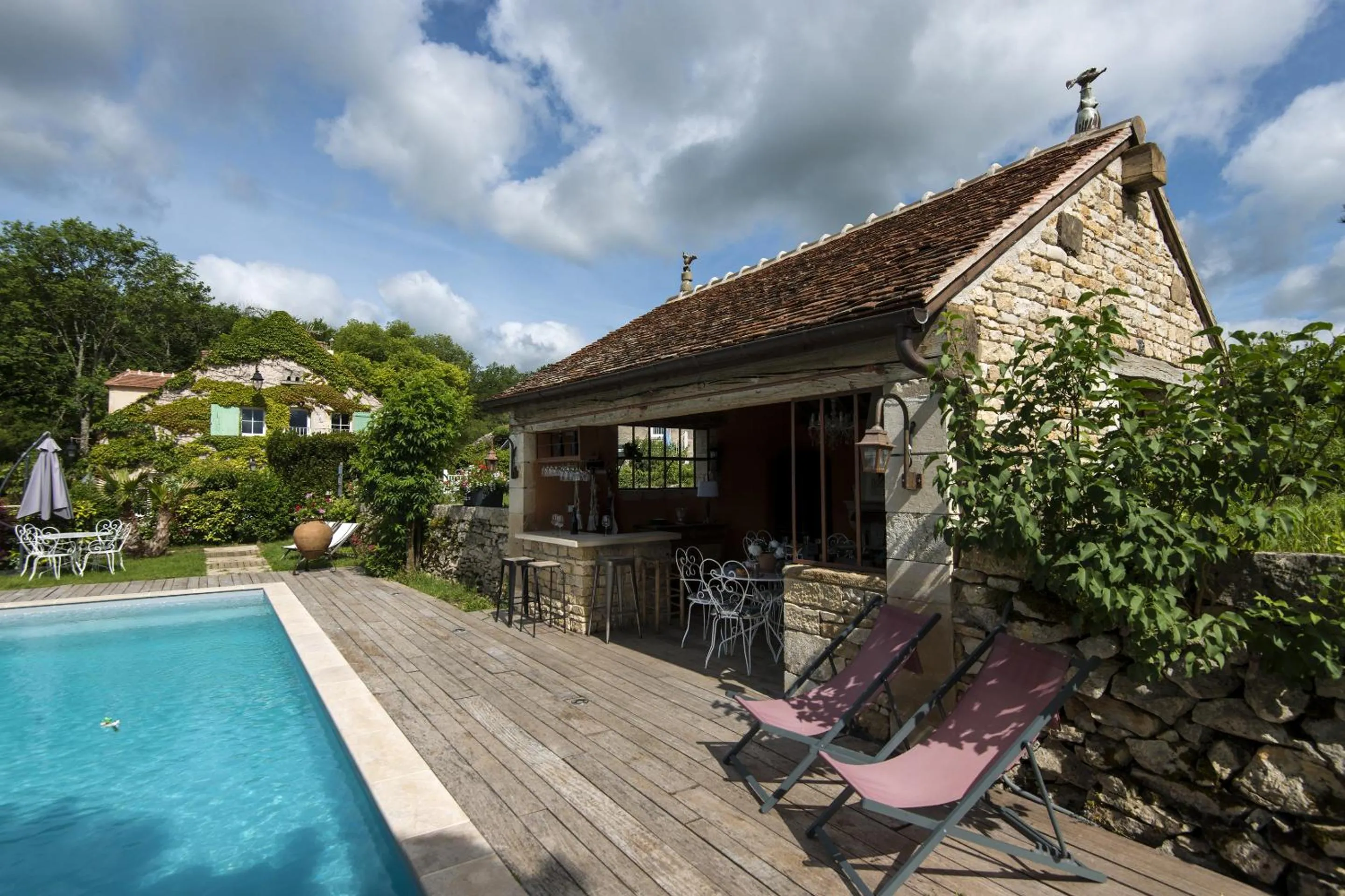 Pool view in Le Domaine des Carriers