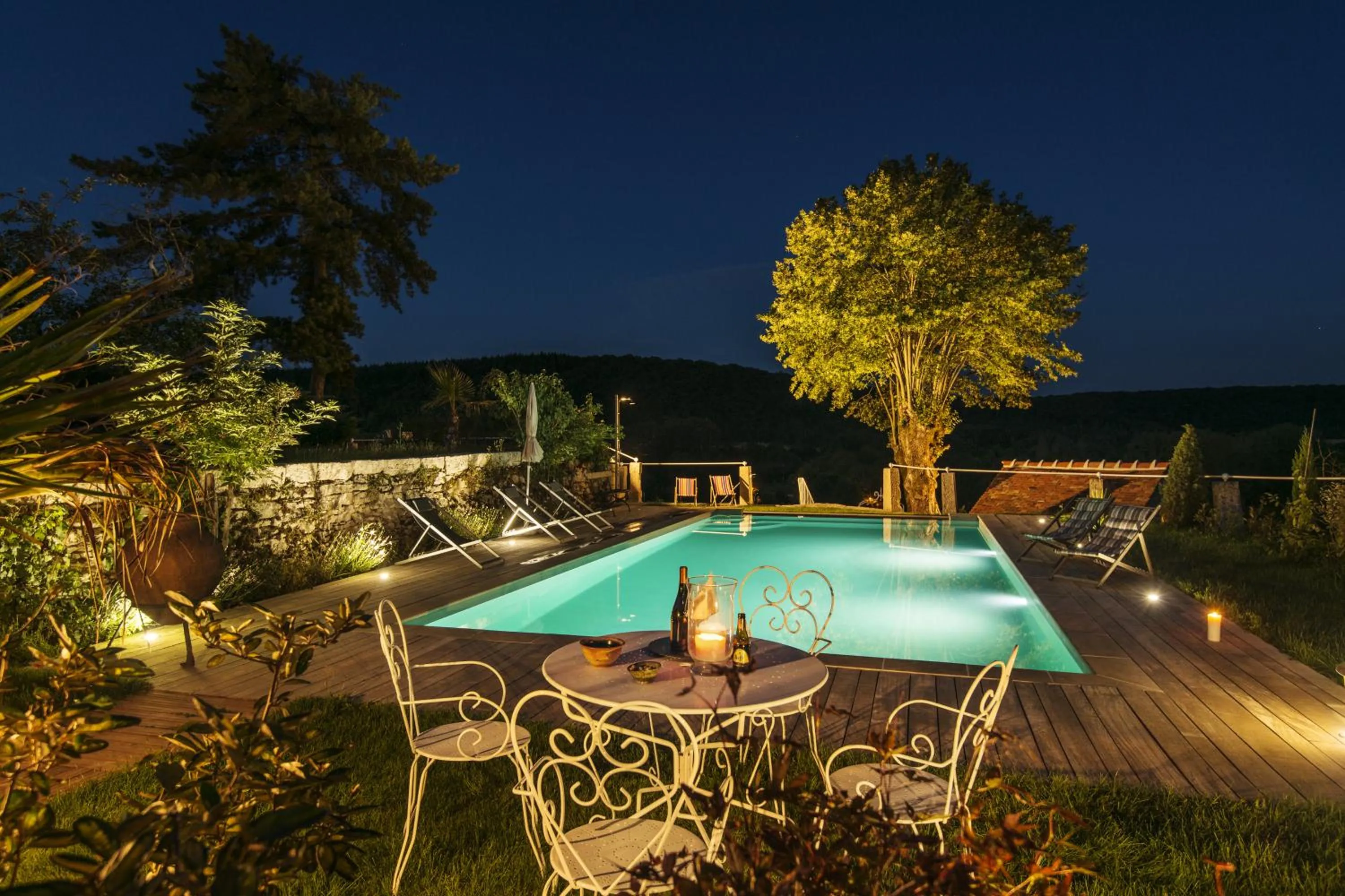 Pool view in Le Domaine des Carriers