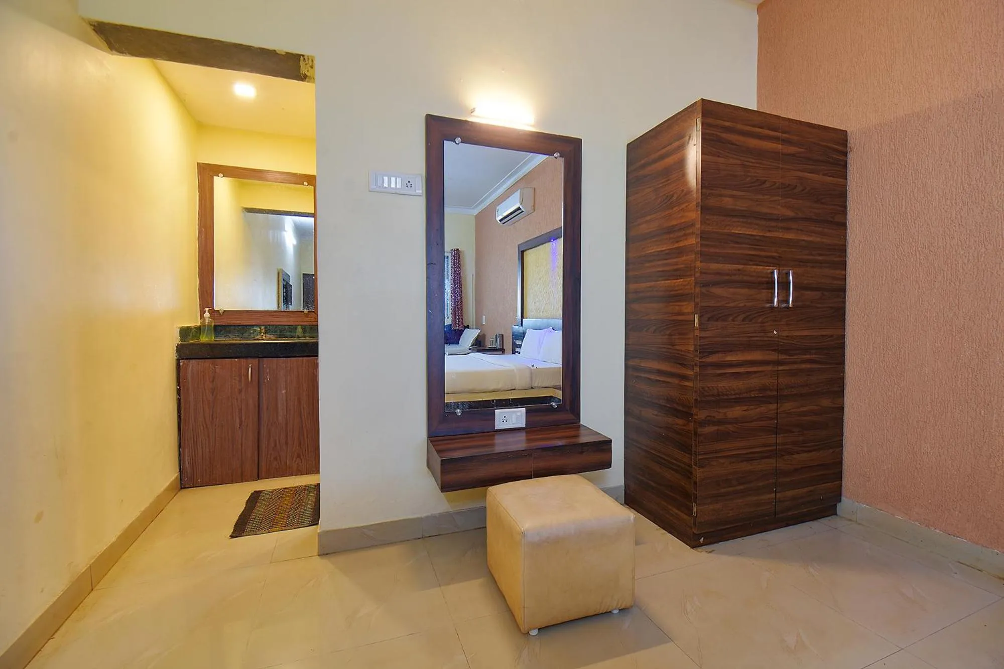 Living room, Bed in Shivneri Holiday Resort