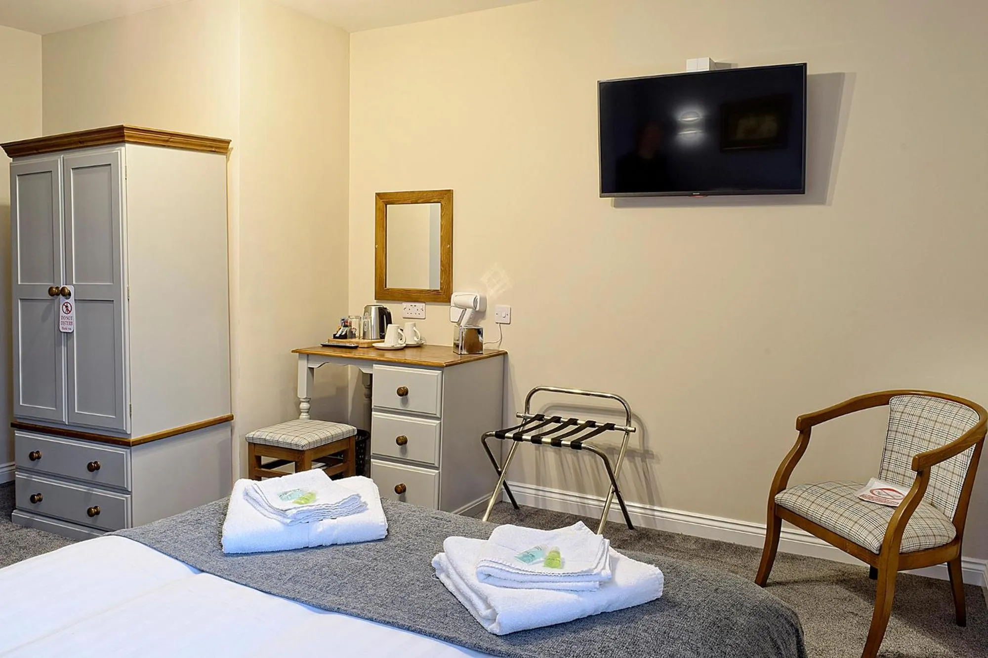 Bedroom, Bed in Hanbury Turn