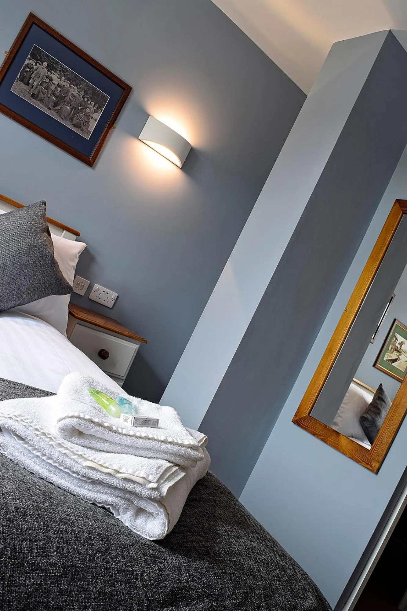 Bedroom, Bed in Hanbury Turn