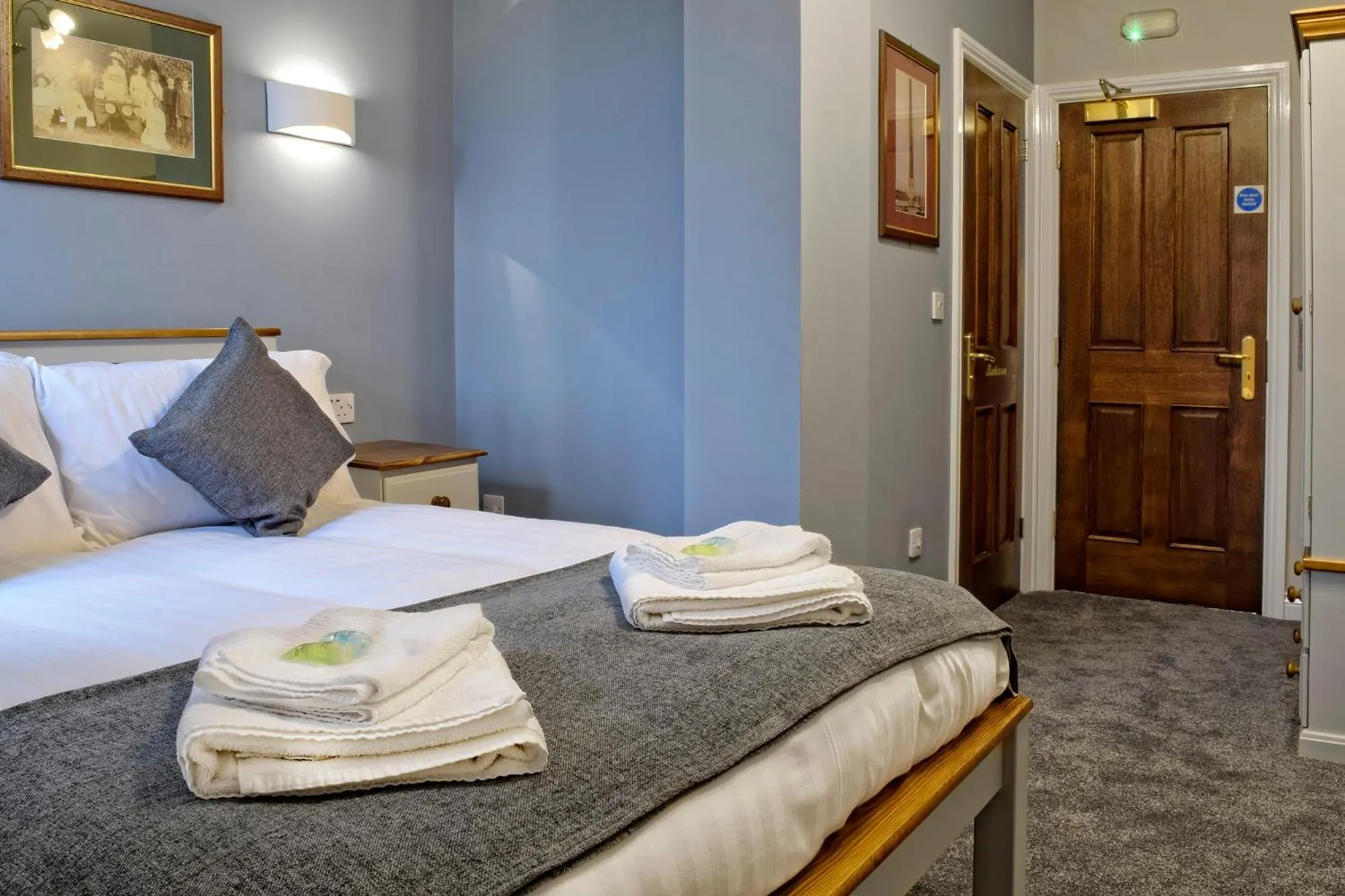 Bedroom, Bed in Hanbury Turn