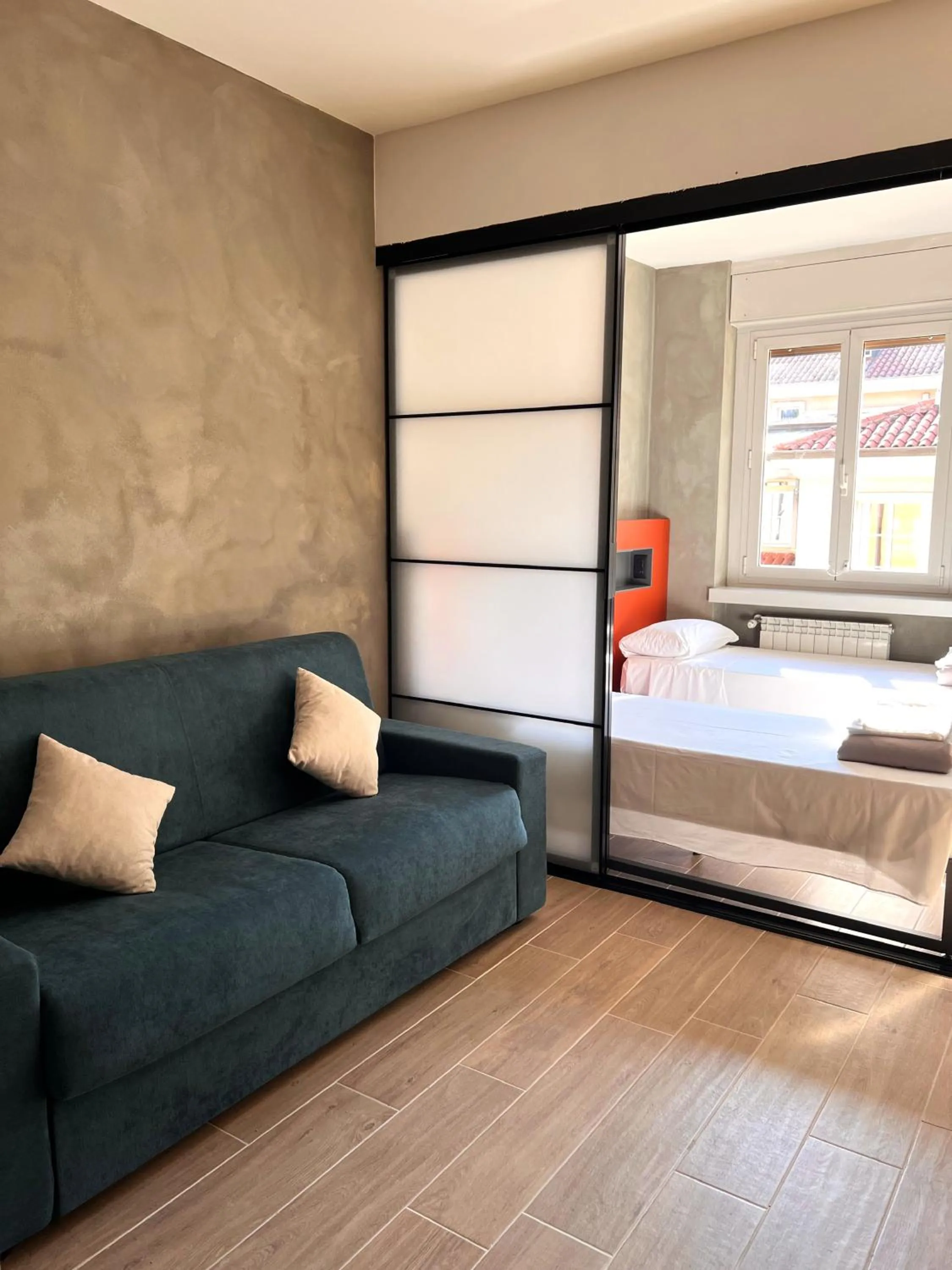 Living room, Bed in Hotello Trieste