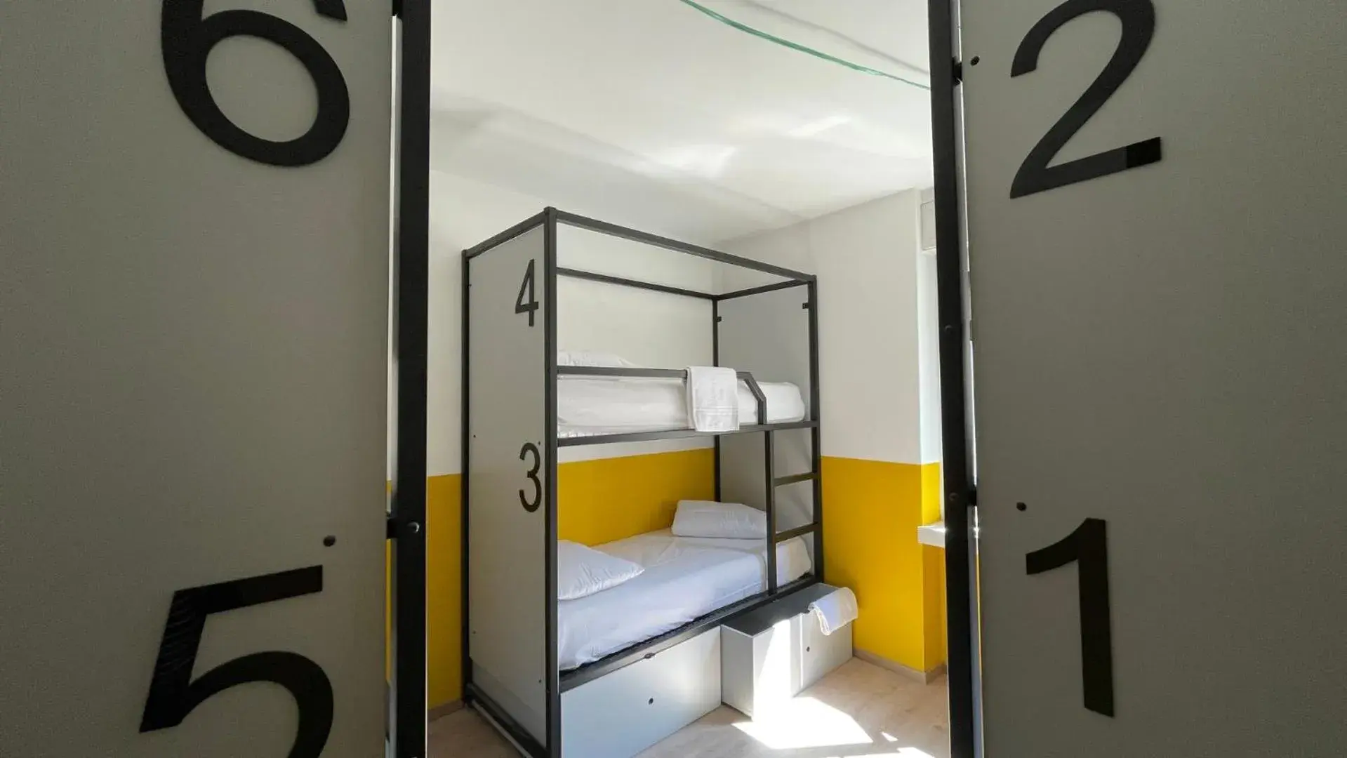 6-Bed Female Dormitory Room in Hotello Trieste 6-Bed Female Dormitory Room in Hotello Trieste