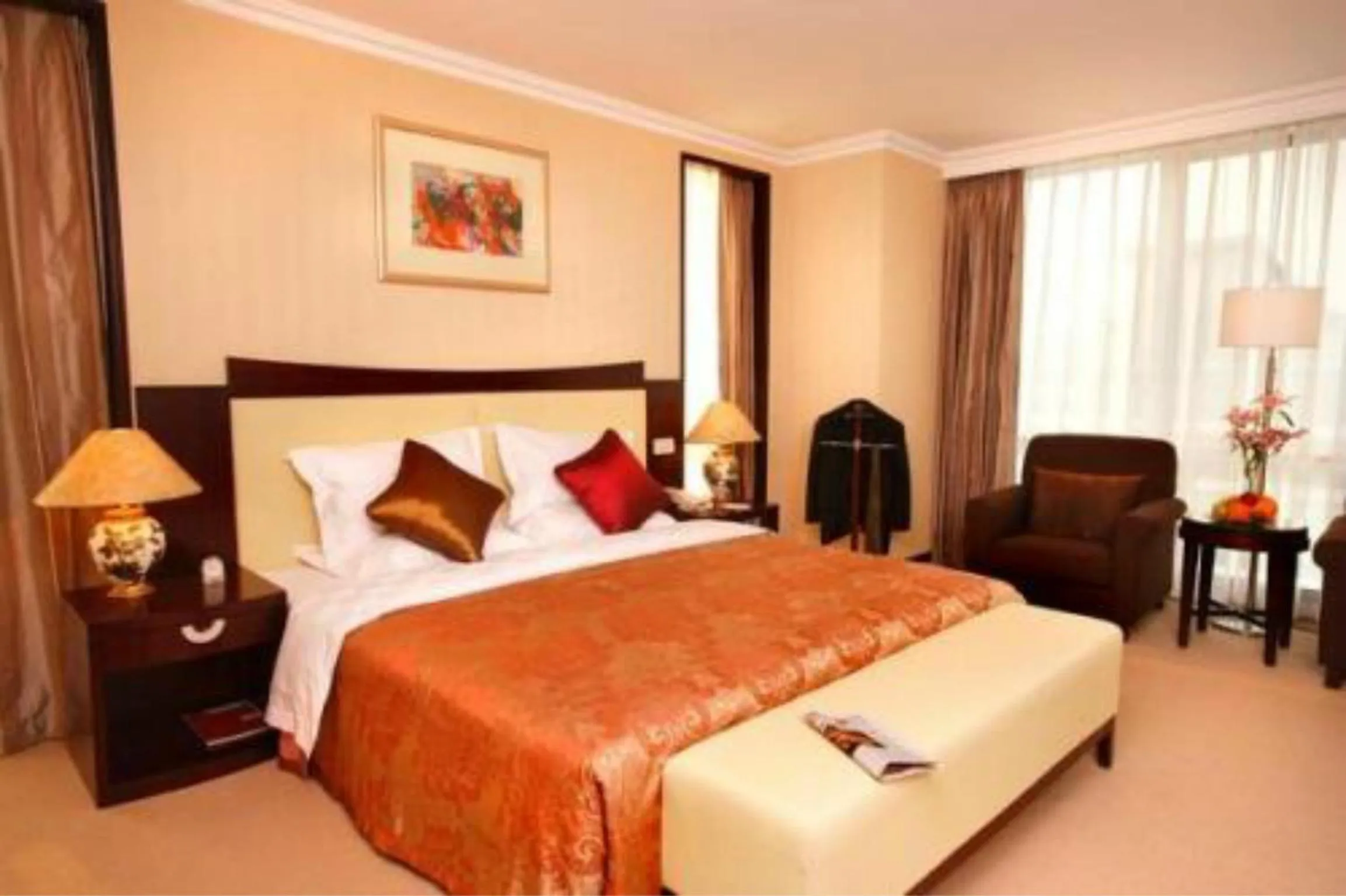 Bed in Jinjiang Fuyuan Hotel