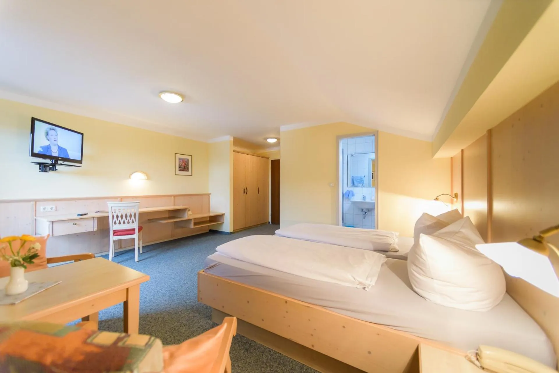 Bedroom, Bed in Kleines Hotel Edeltraud