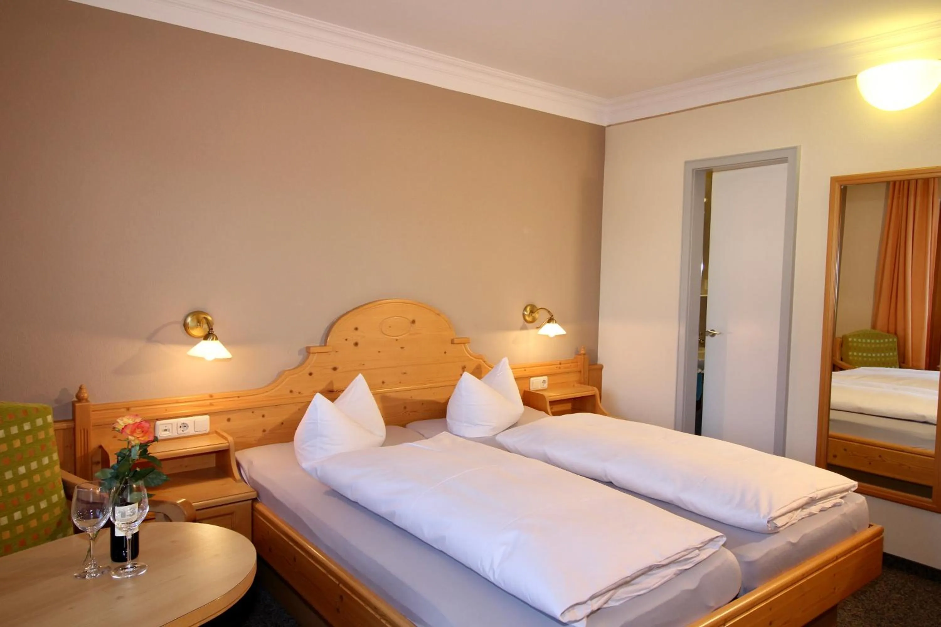 Photo of the whole room, Bed in Kleines Hotel Edeltraud