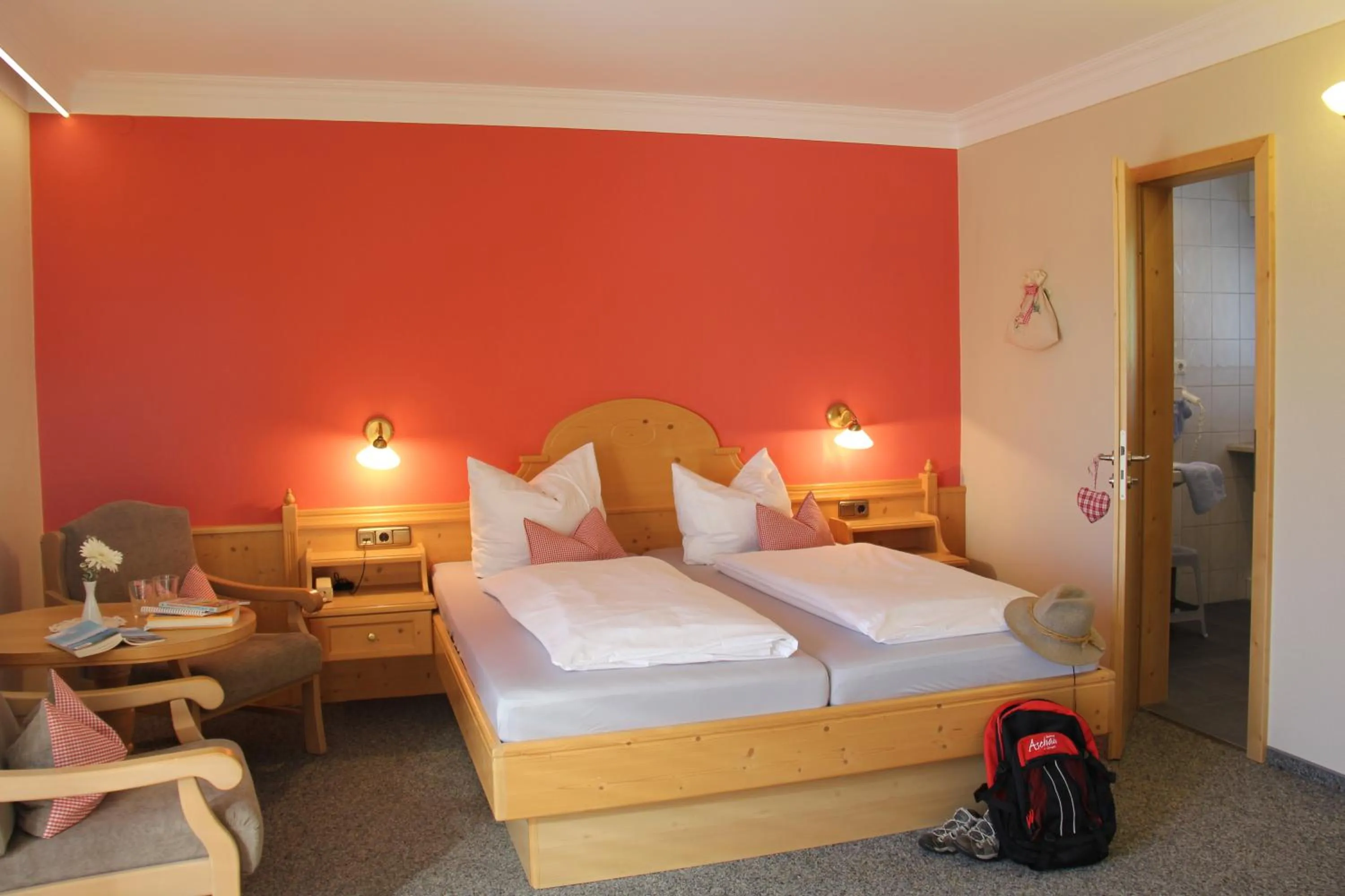 Photo of the whole room, Bed in Kleines Hotel Edeltraud