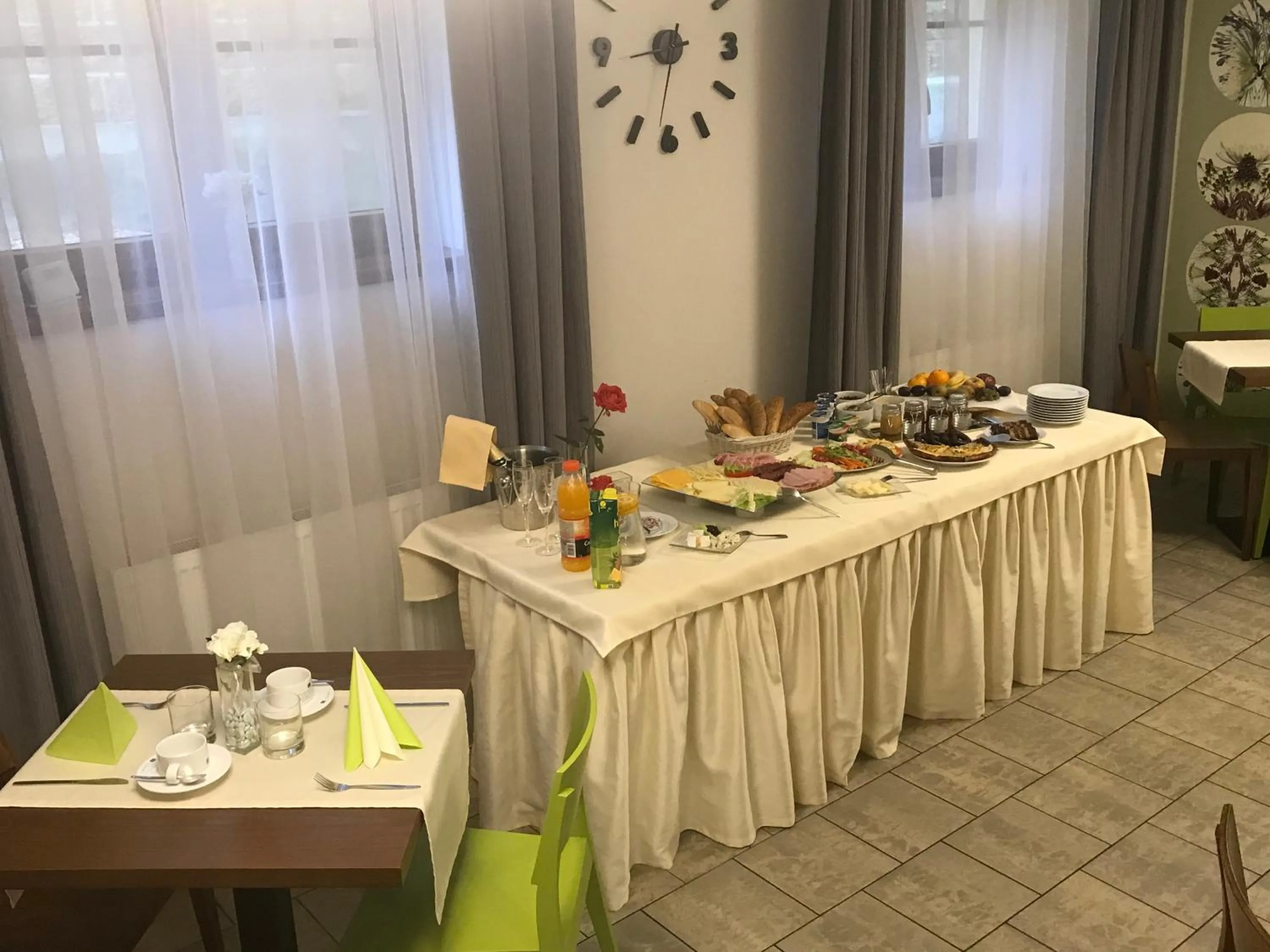 Communal lounge/ TV room in Vila Terra