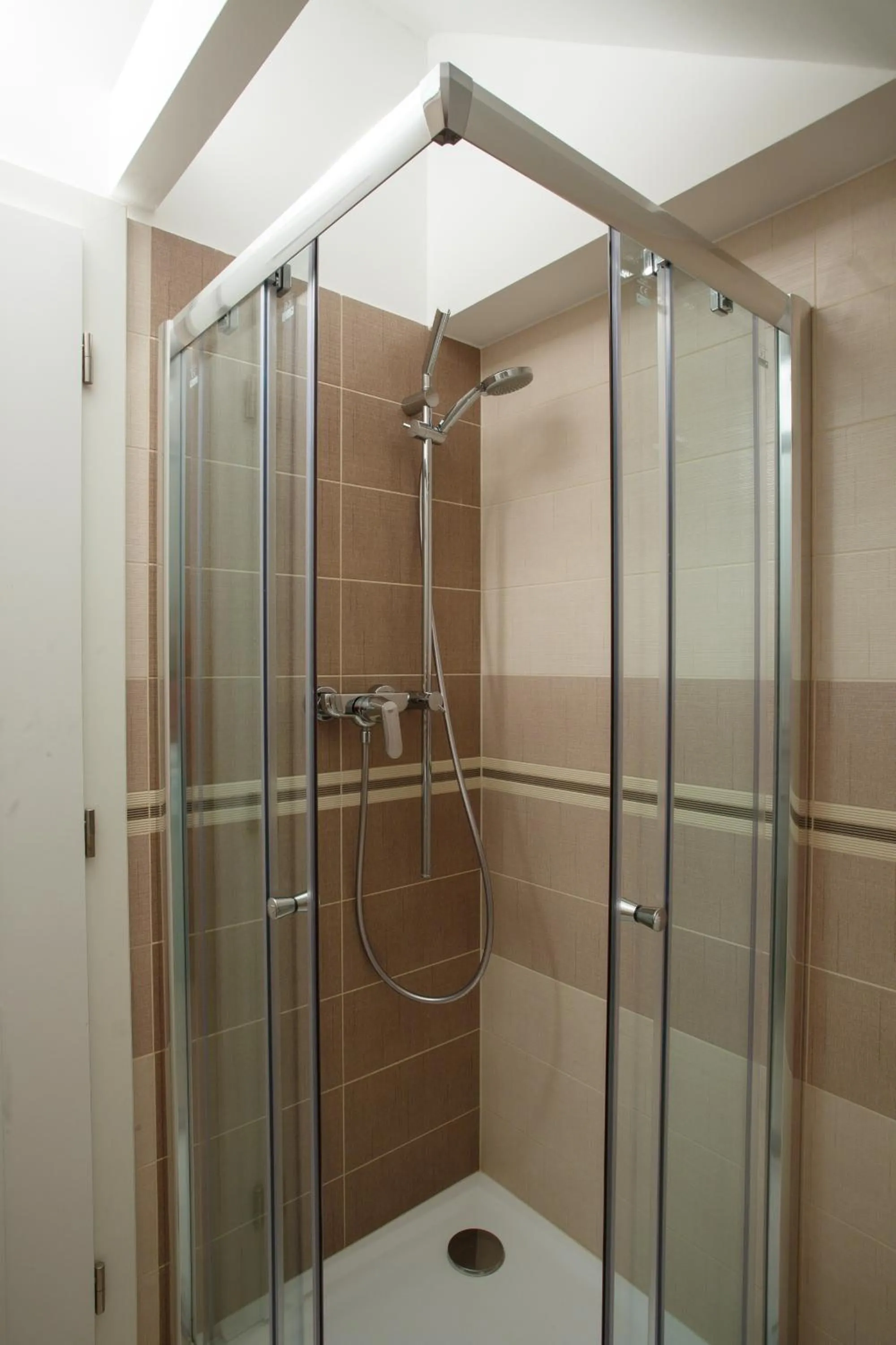 Shower in Vila Terra