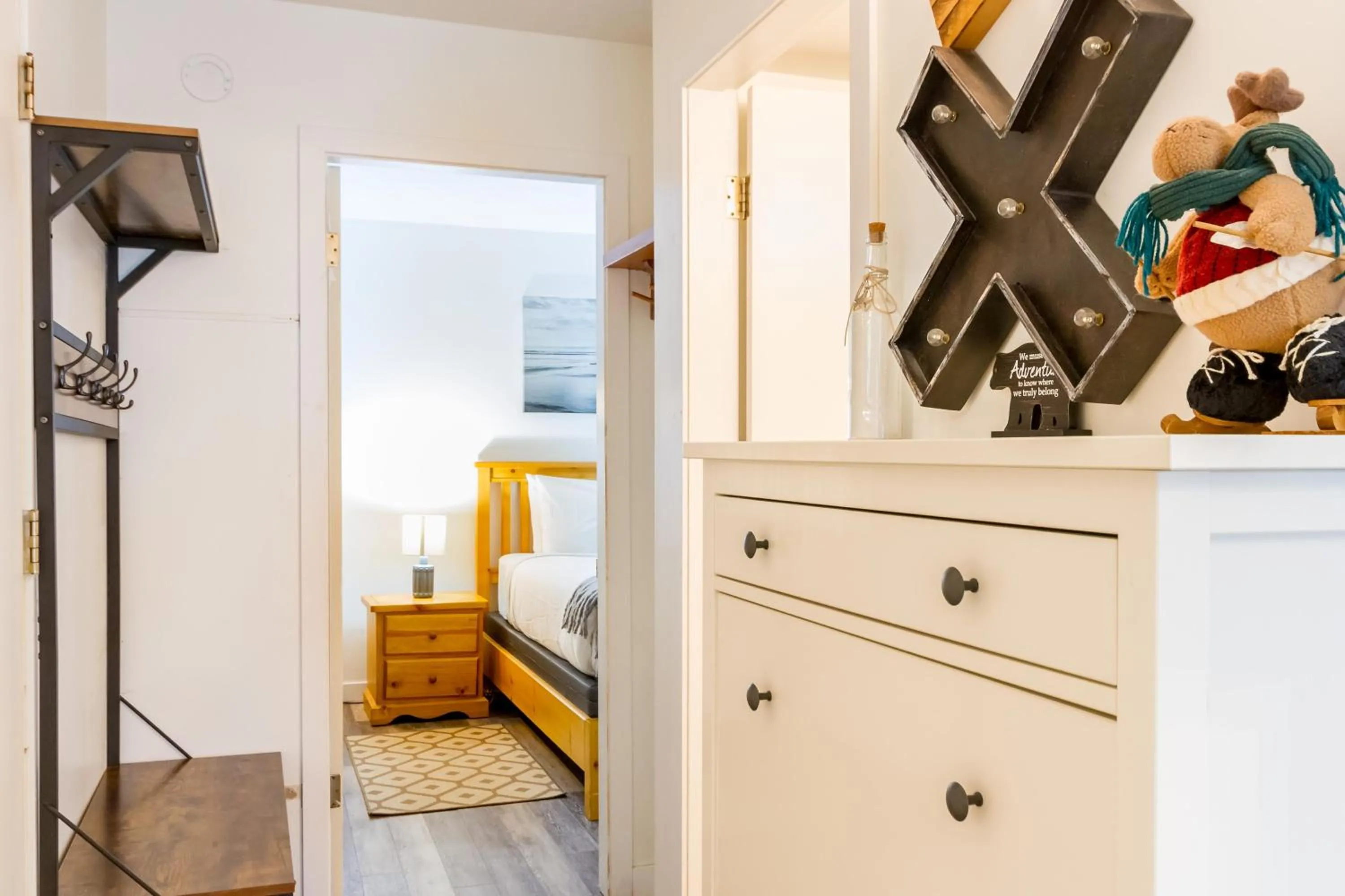 Cute and Cozy, walk to Gondola Ski in Out