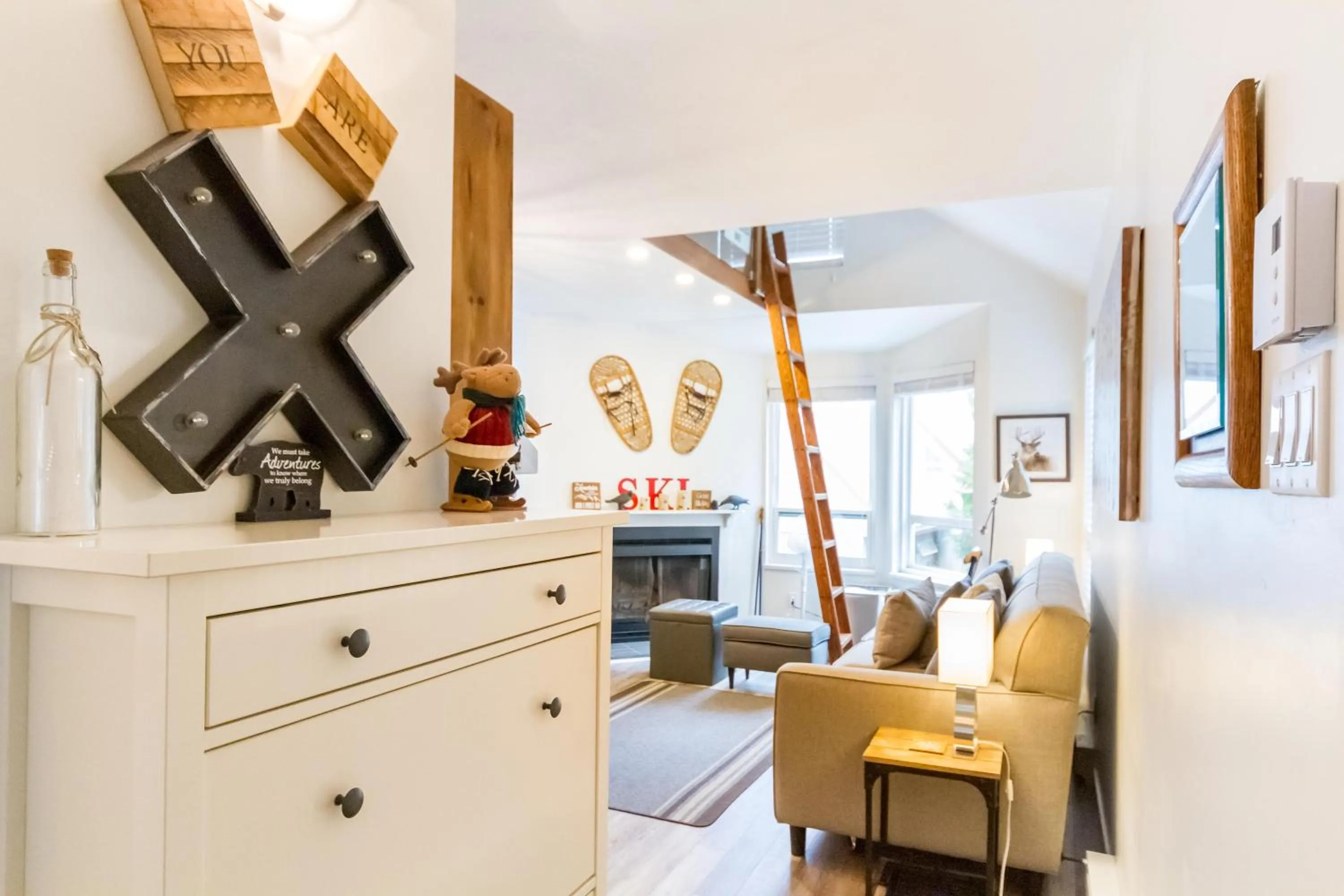 Cute and Cozy, walk to Gondola Ski in Out