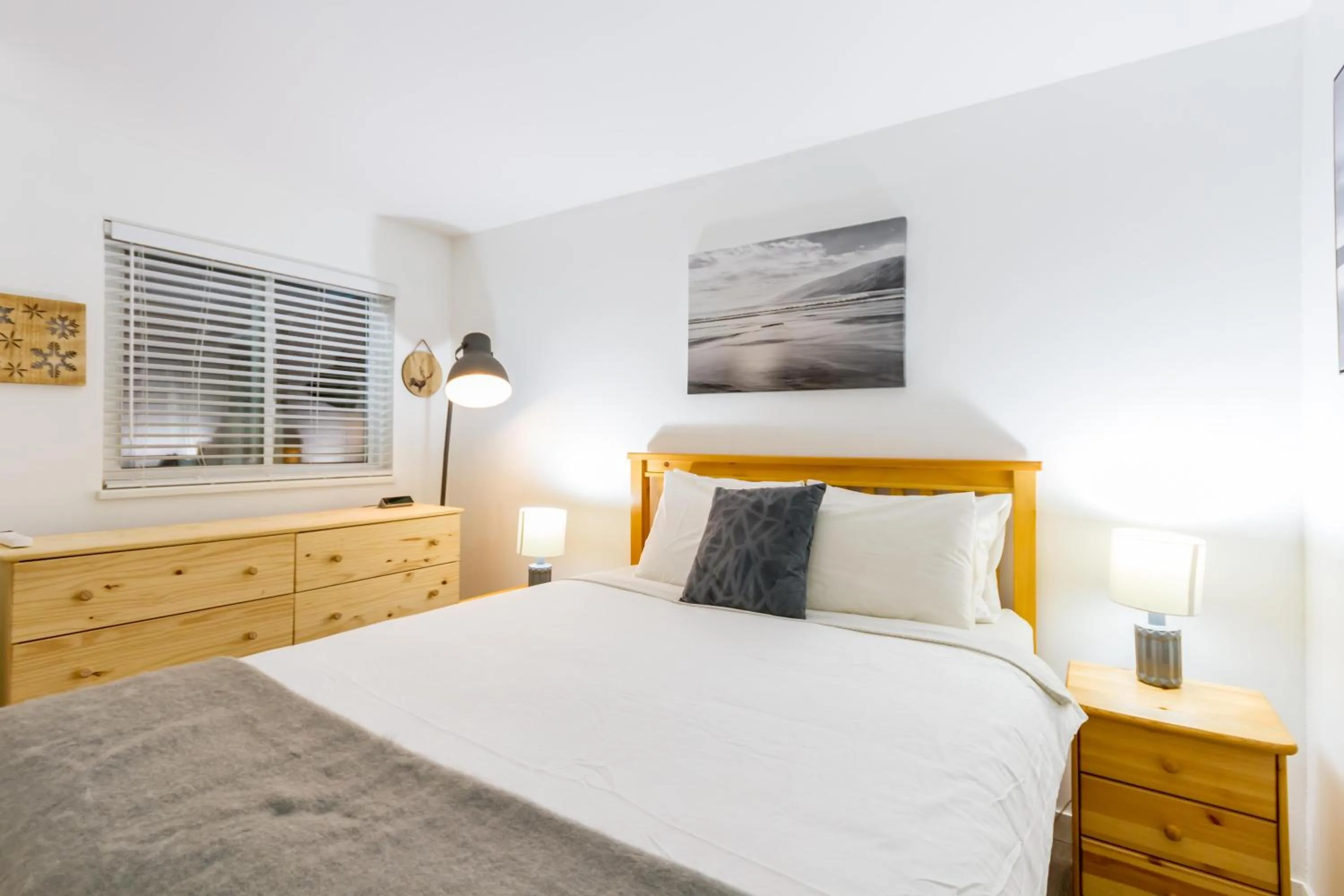 Bed in Cute and Cozy, walk to Gondola Ski in Out