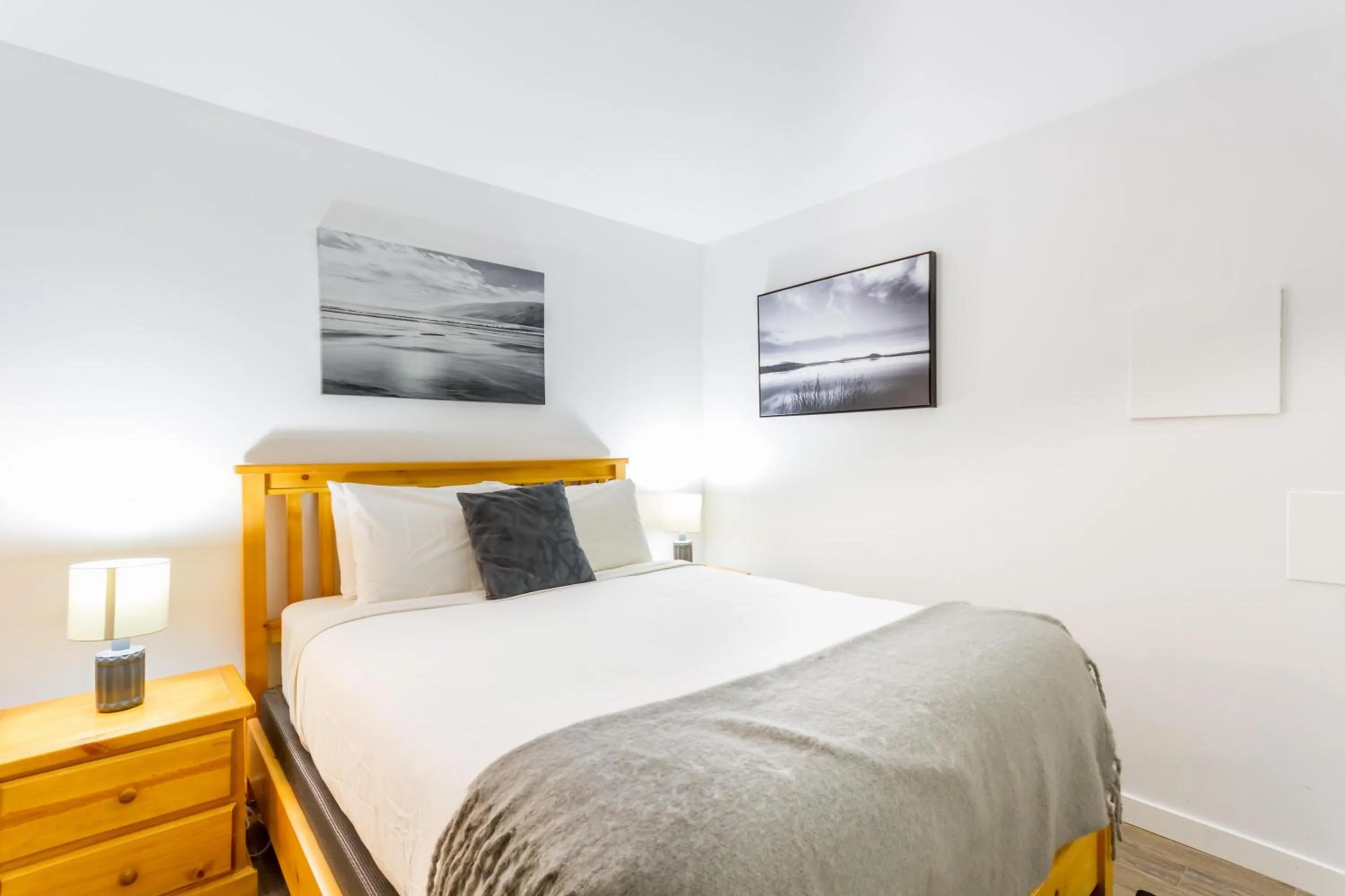 Bed in Cute and Cozy, walk to Gondola Ski in Out