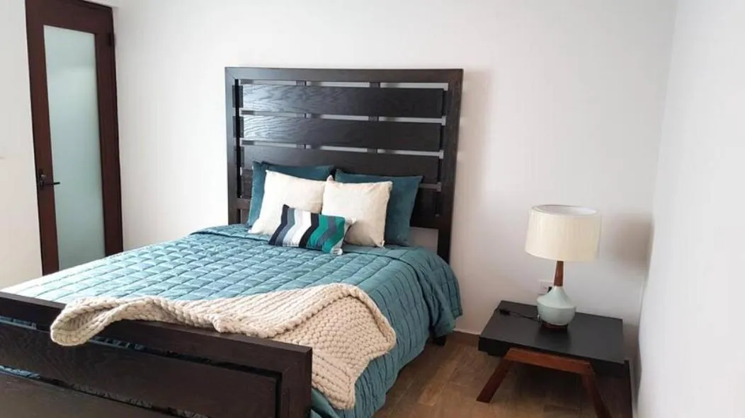 Photo of the whole room, Bed in HEROS