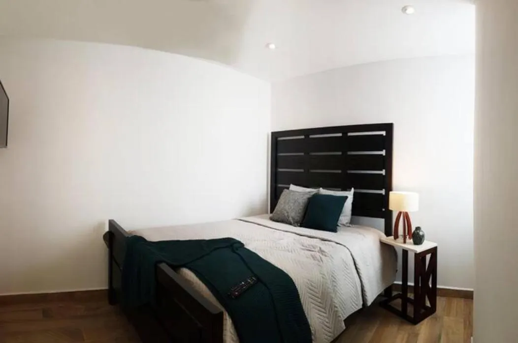 Photo of the whole room, Bed in HEROS