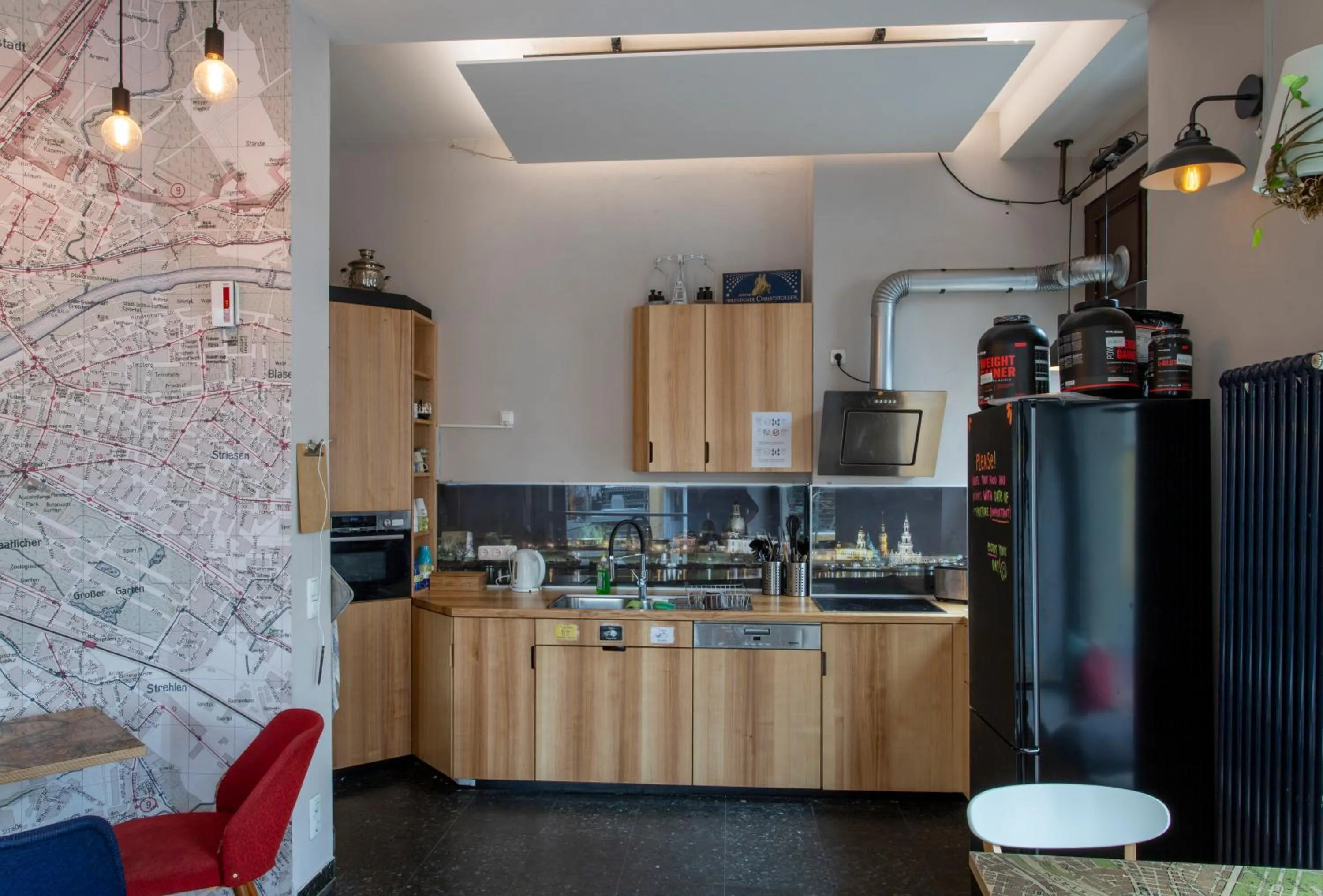 Kitchen or kitchenette in Hostel Mondpalast