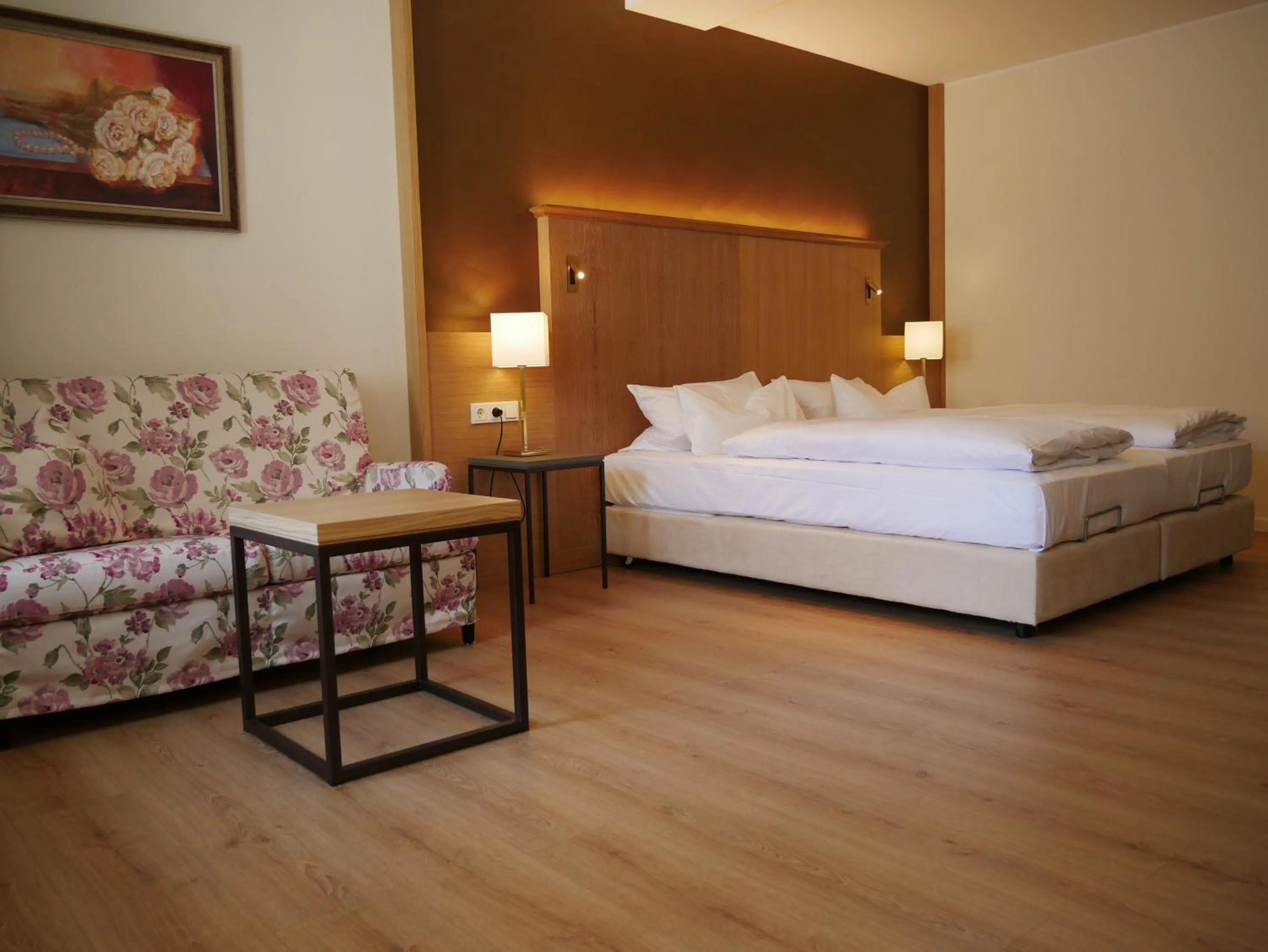 Photo of the whole room, Bed in Landgasthof Hotel Hess