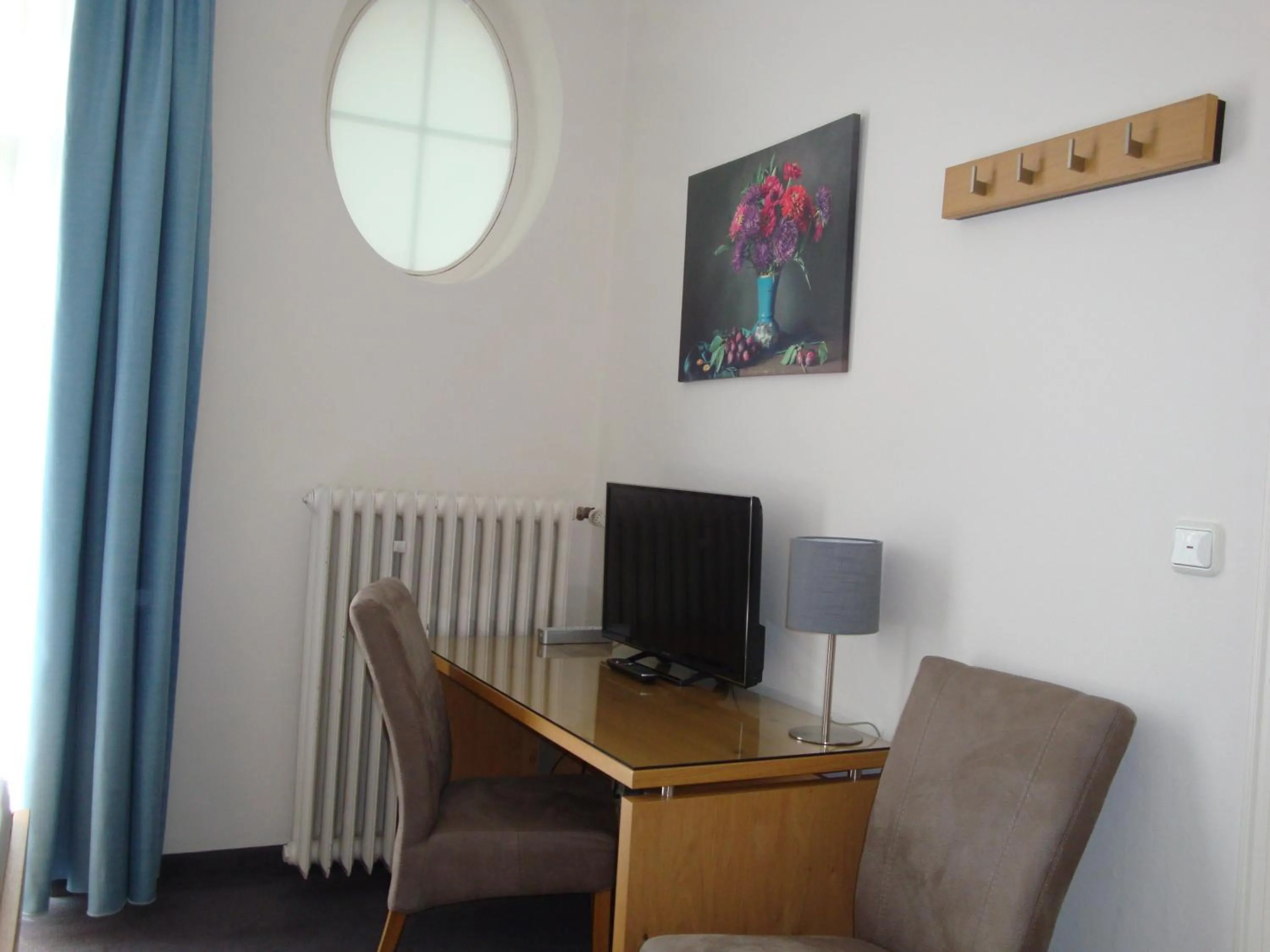 Photo of the whole room in Hotel Bellevue