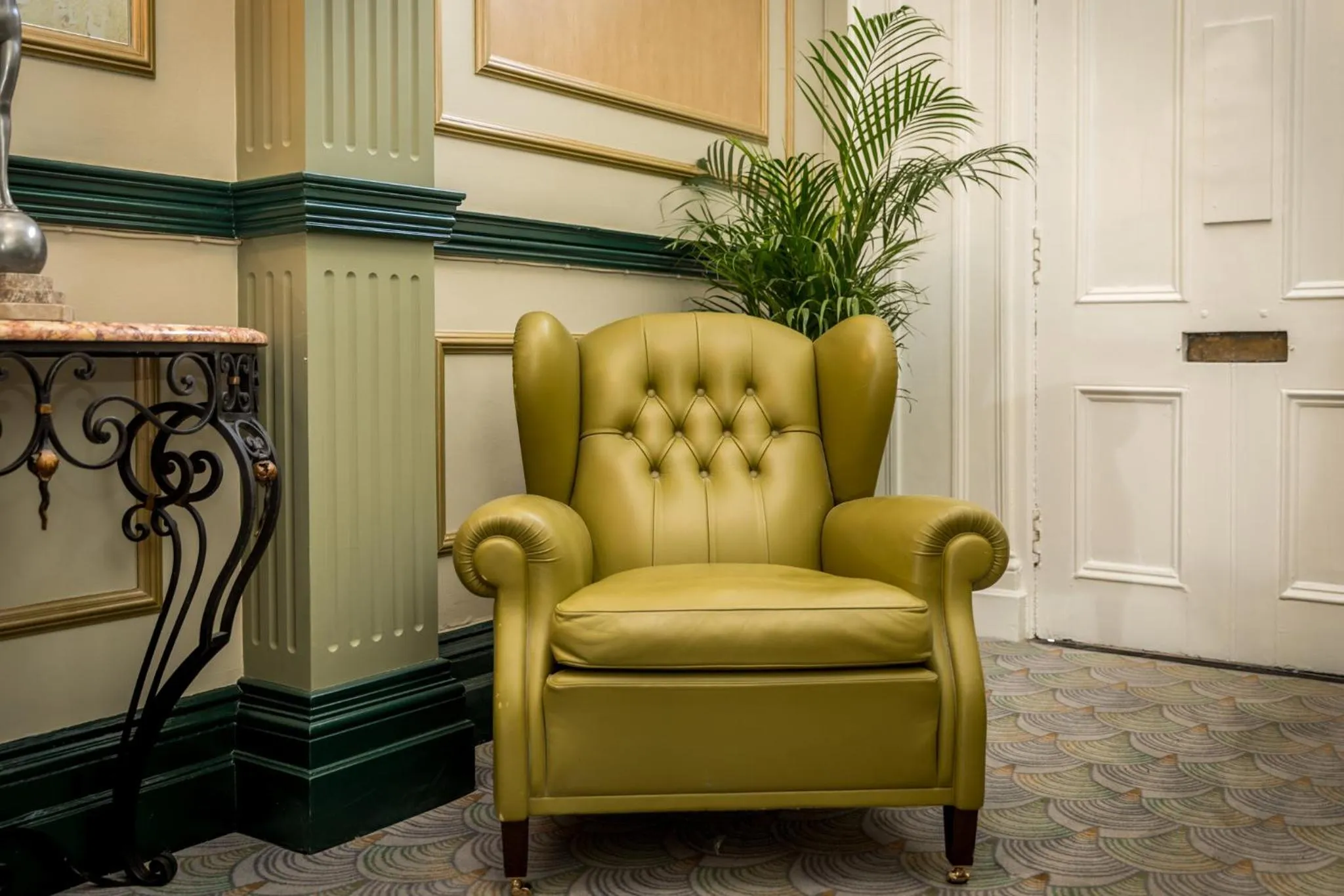 Decorative detail in Number 31