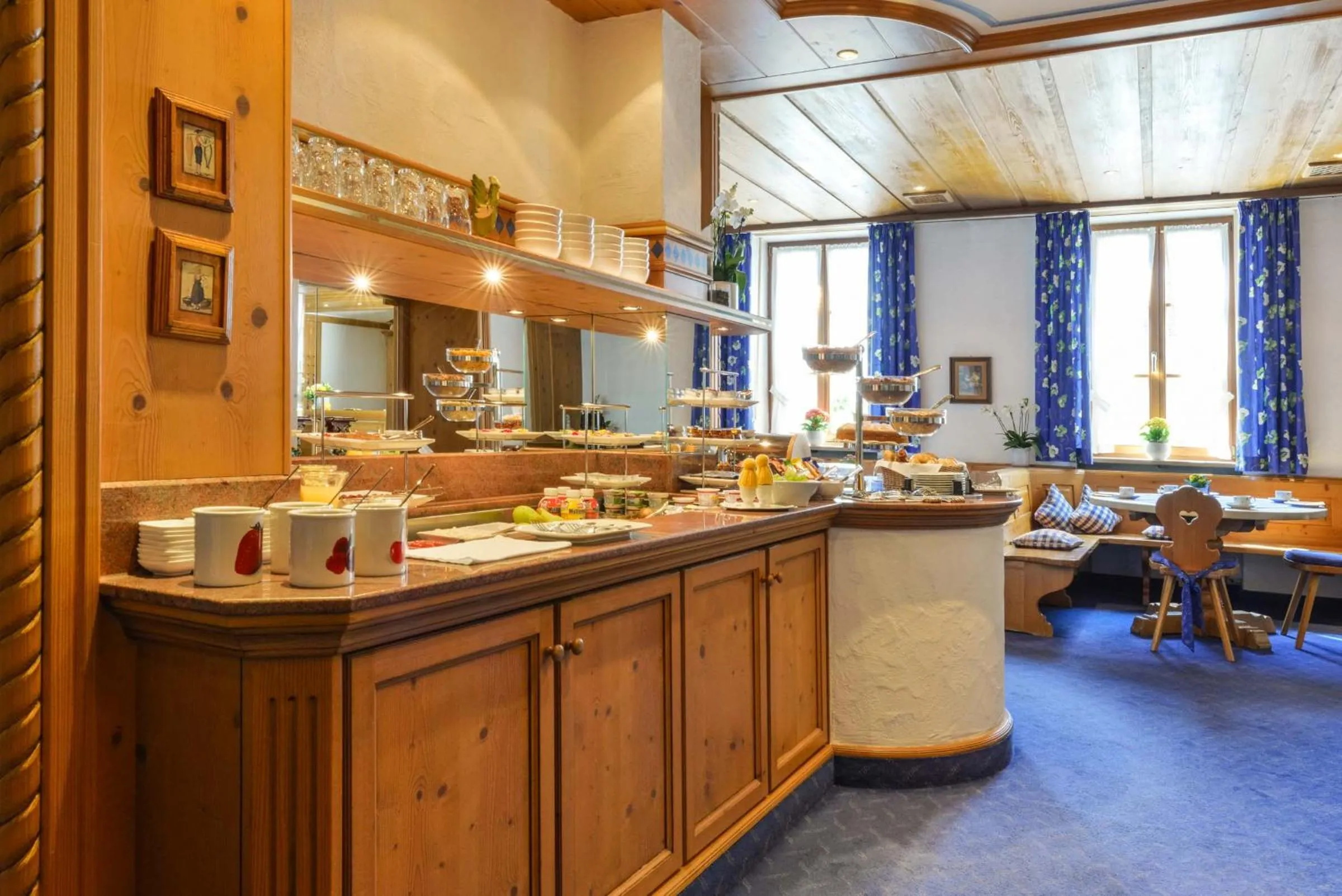 Buffet breakfast in Hotel Fischerwirt