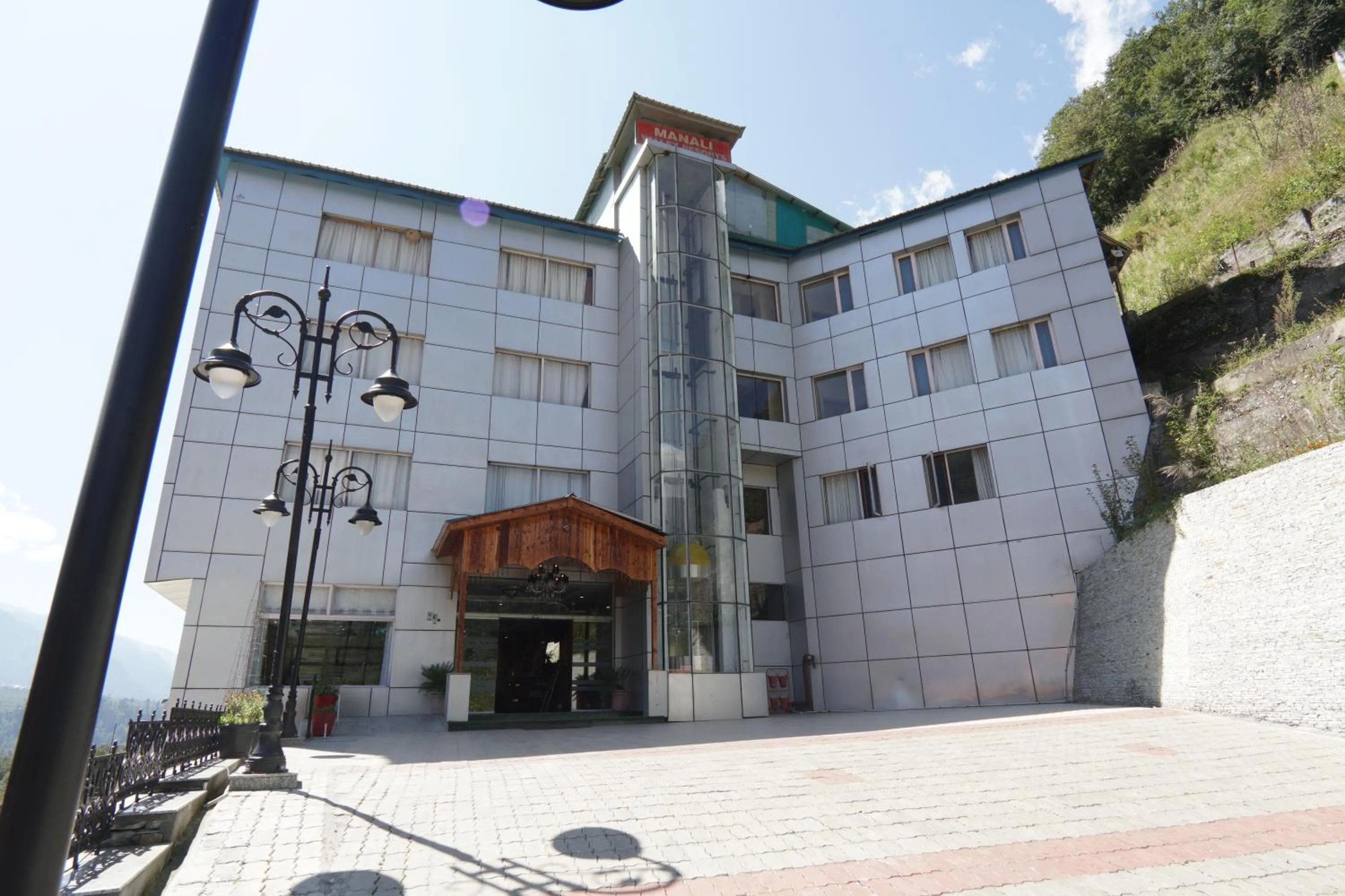 Facade/entrance in Manali Valley Resort