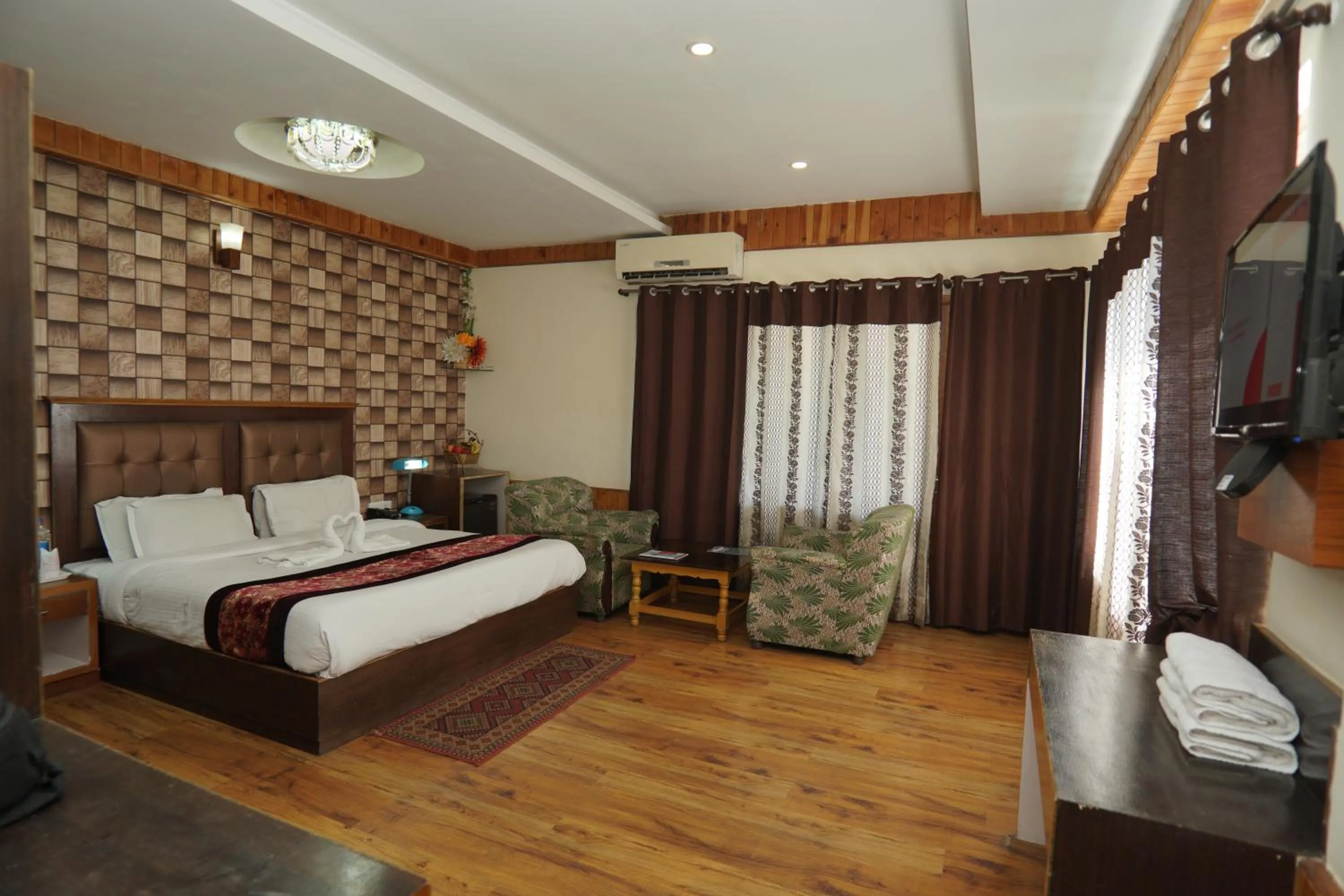River view, Bed in Manali Valley Resort