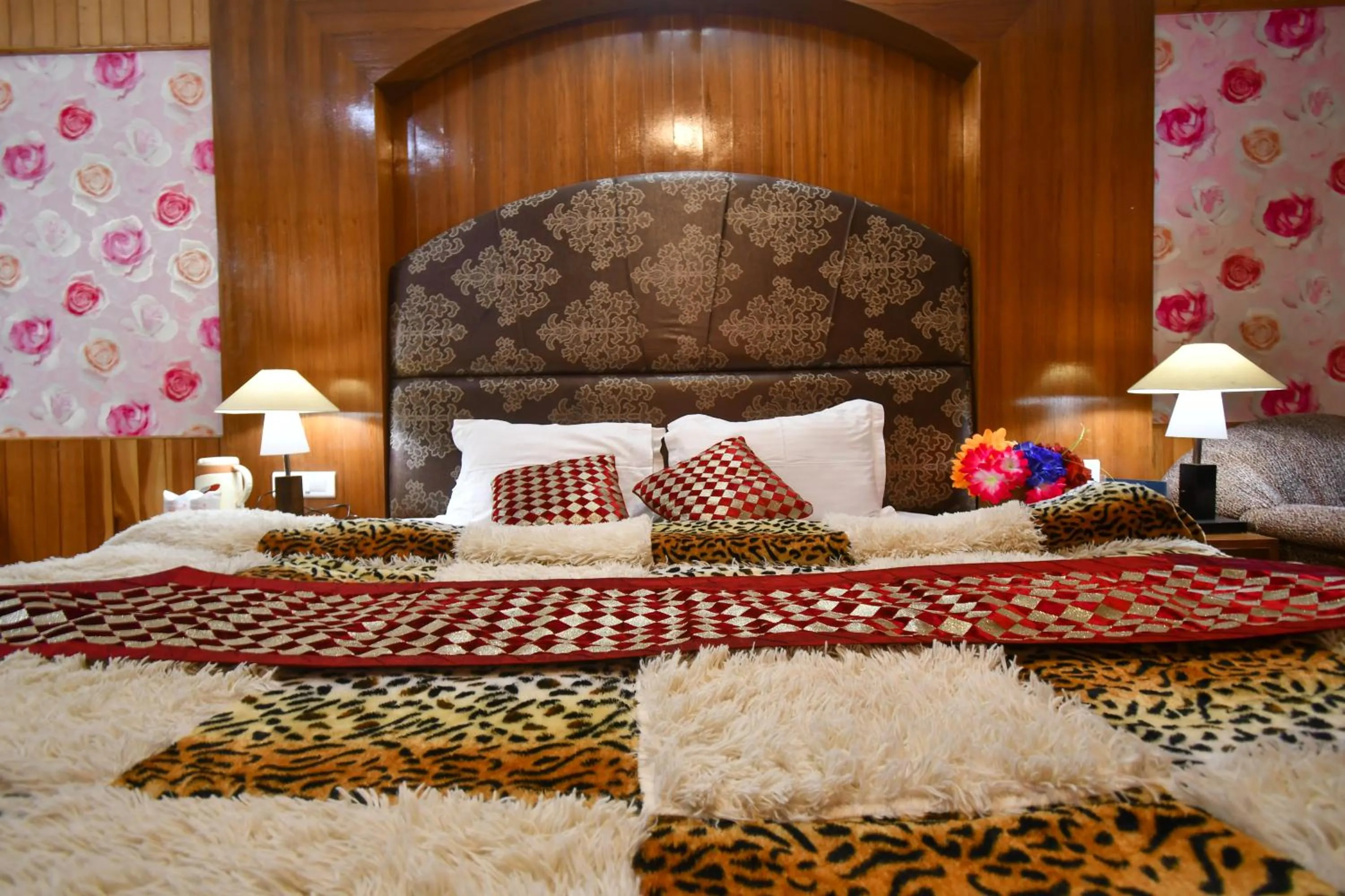Bed in Manali Valley Resort