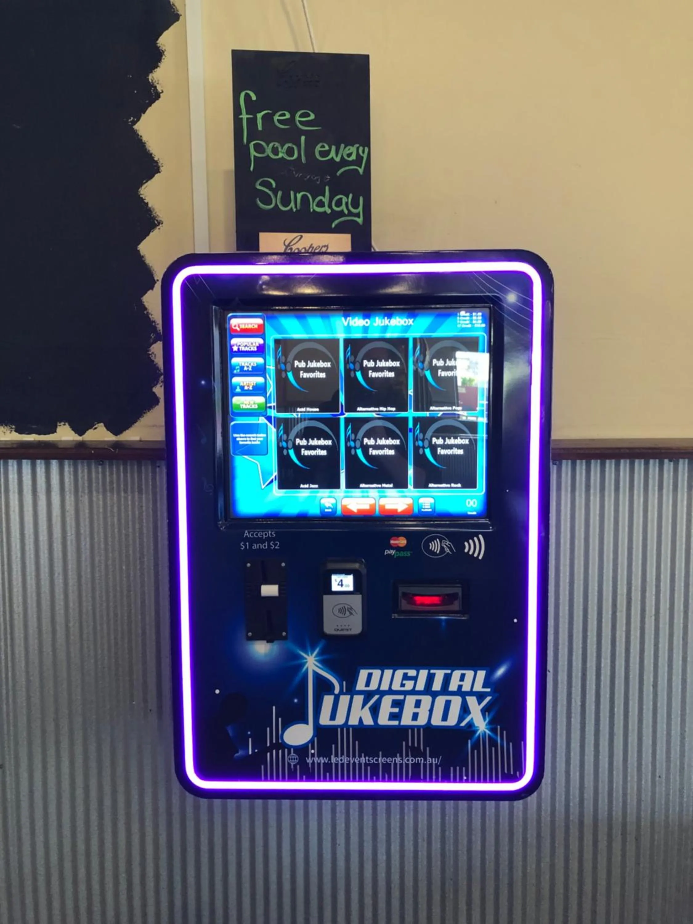 Entertainment in Cornucopia hotel