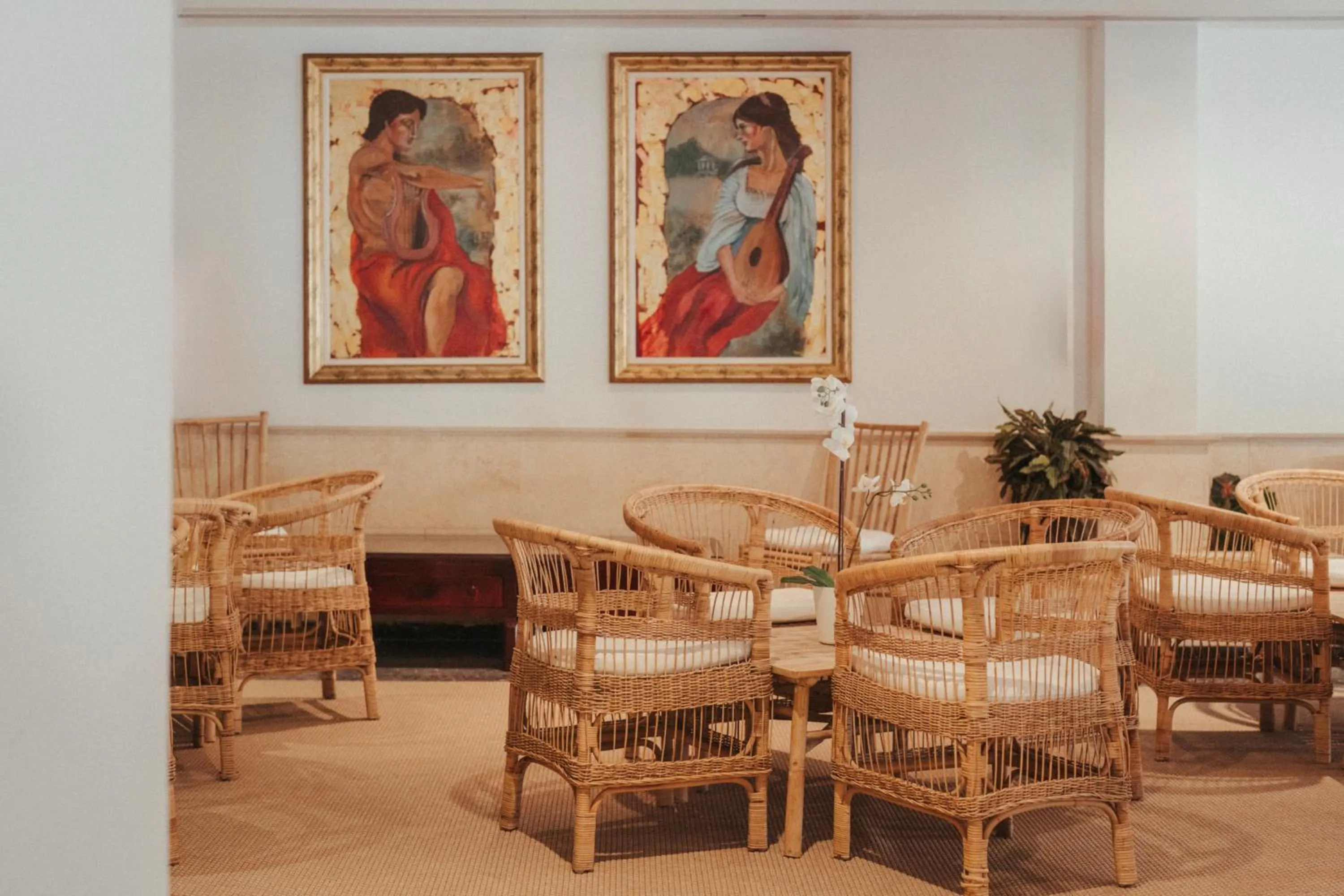 Restaurant/places to eat in ROC Oberoy - Adults Only