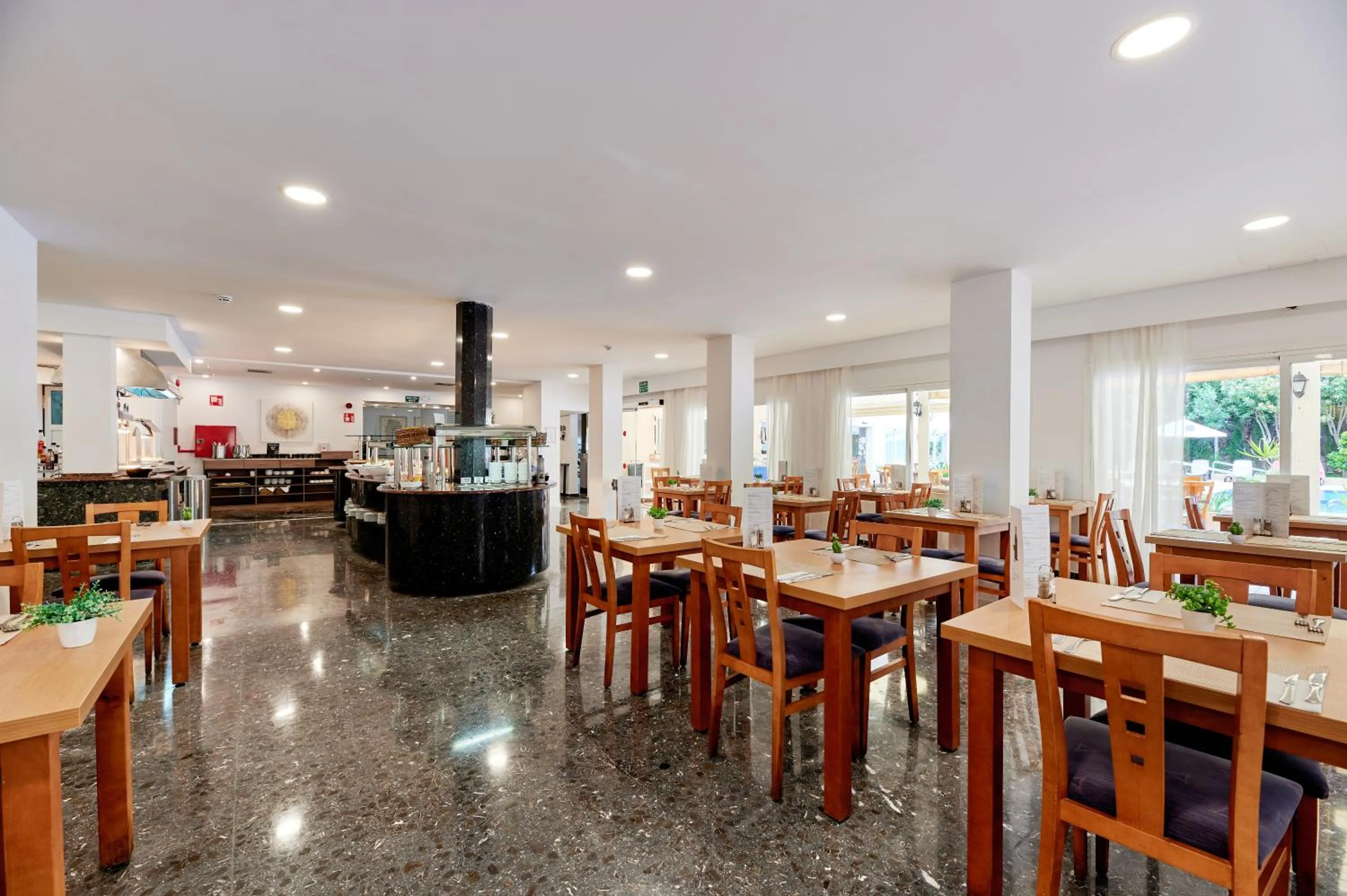 Restaurant/places to eat in ROC Oberoy - Adults Only