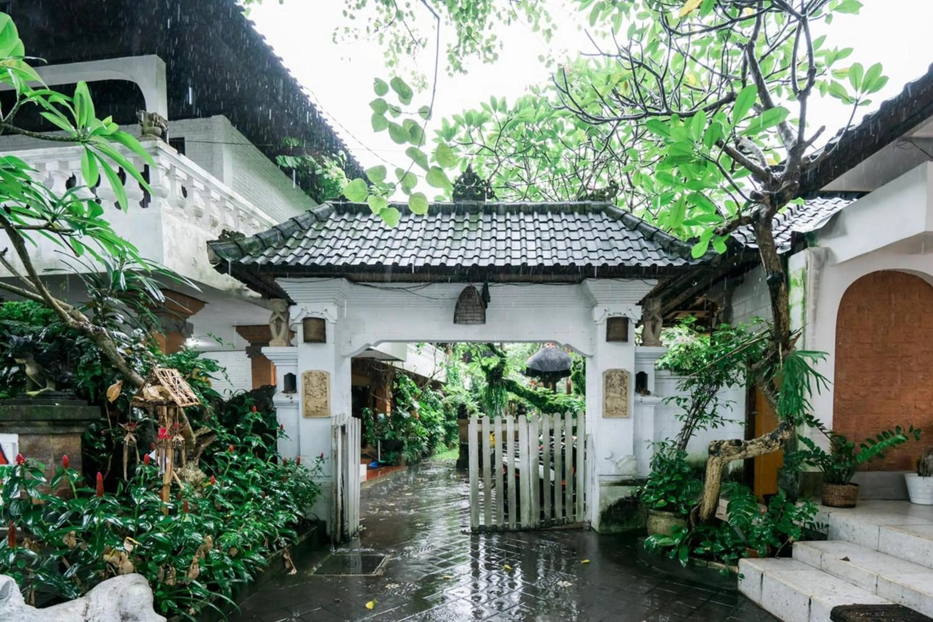 Property building in Urbanview Hotel Ananda Beach Sanur