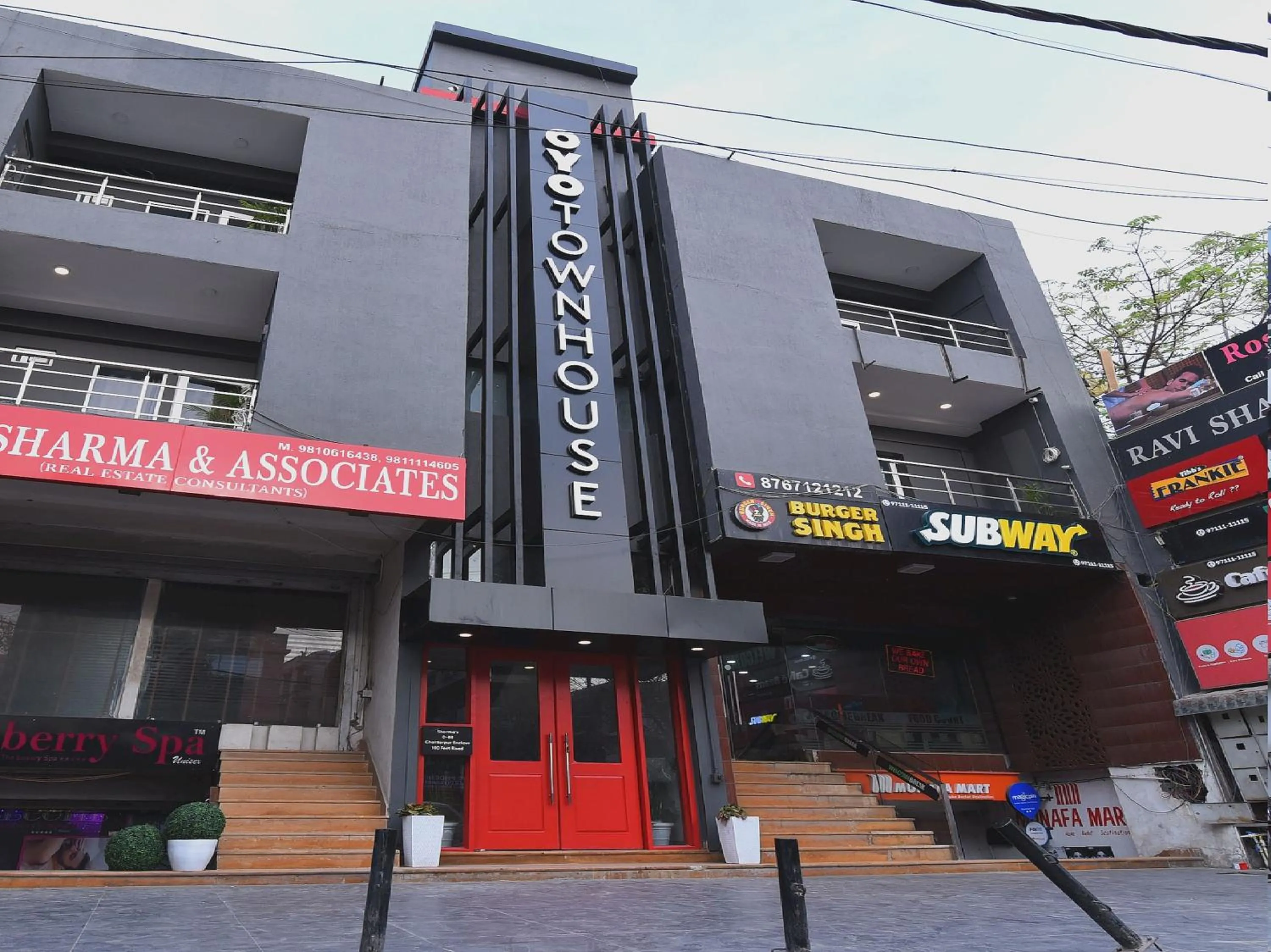 Facade/entrance in Townhouse Rudra Inn Near Chhatarpur Metro Station