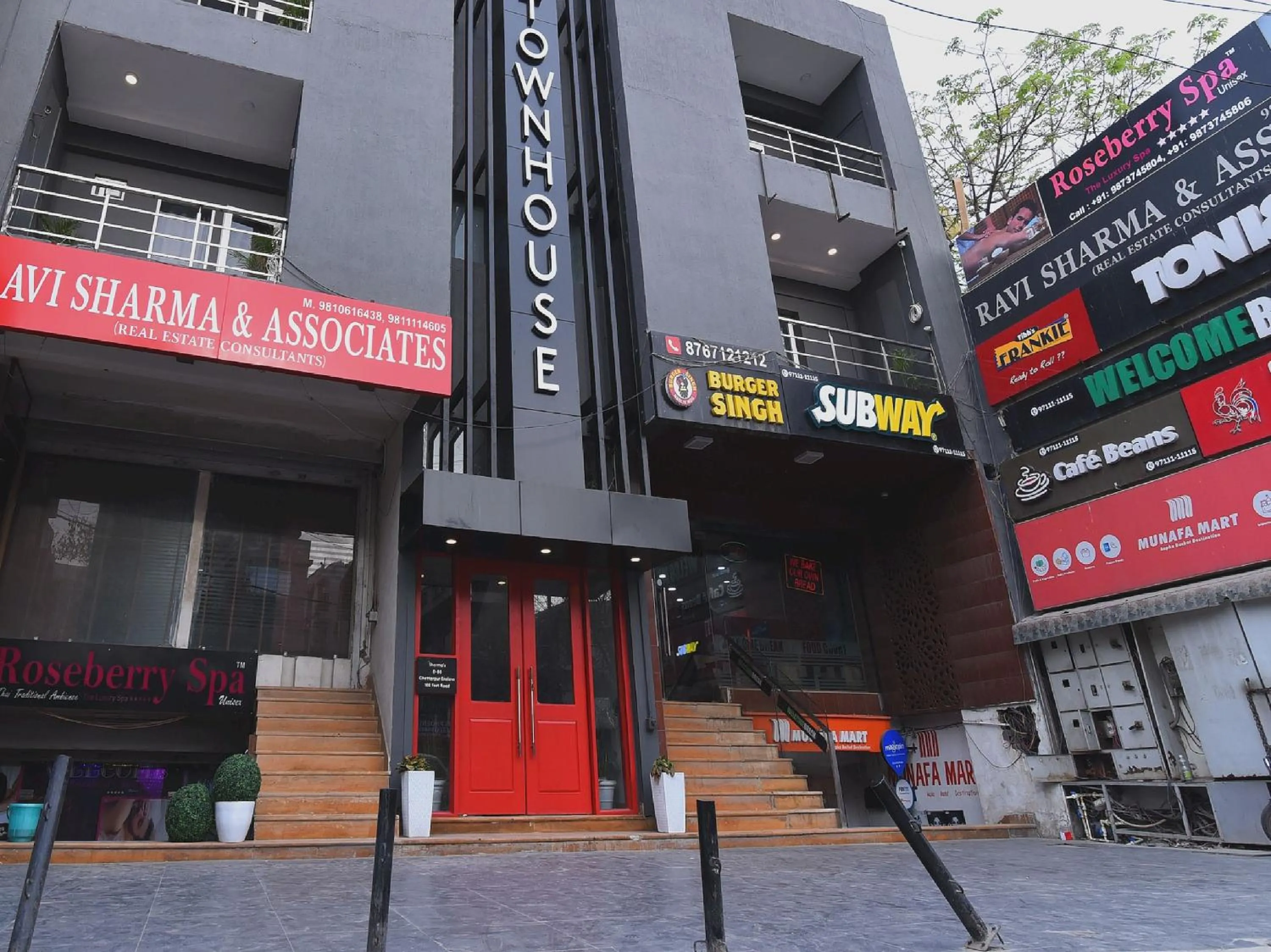 Facade/entrance in Townhouse Rudra Inn Near Chhatarpur Metro Station