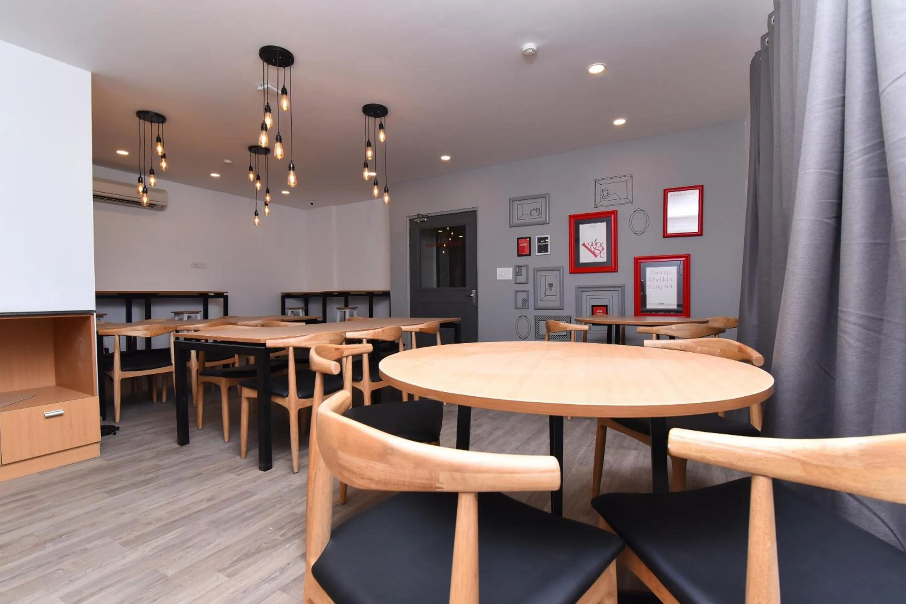 Restaurant/places to eat in Townhouse Rudra Inn Near Chhatarpur Metro Station