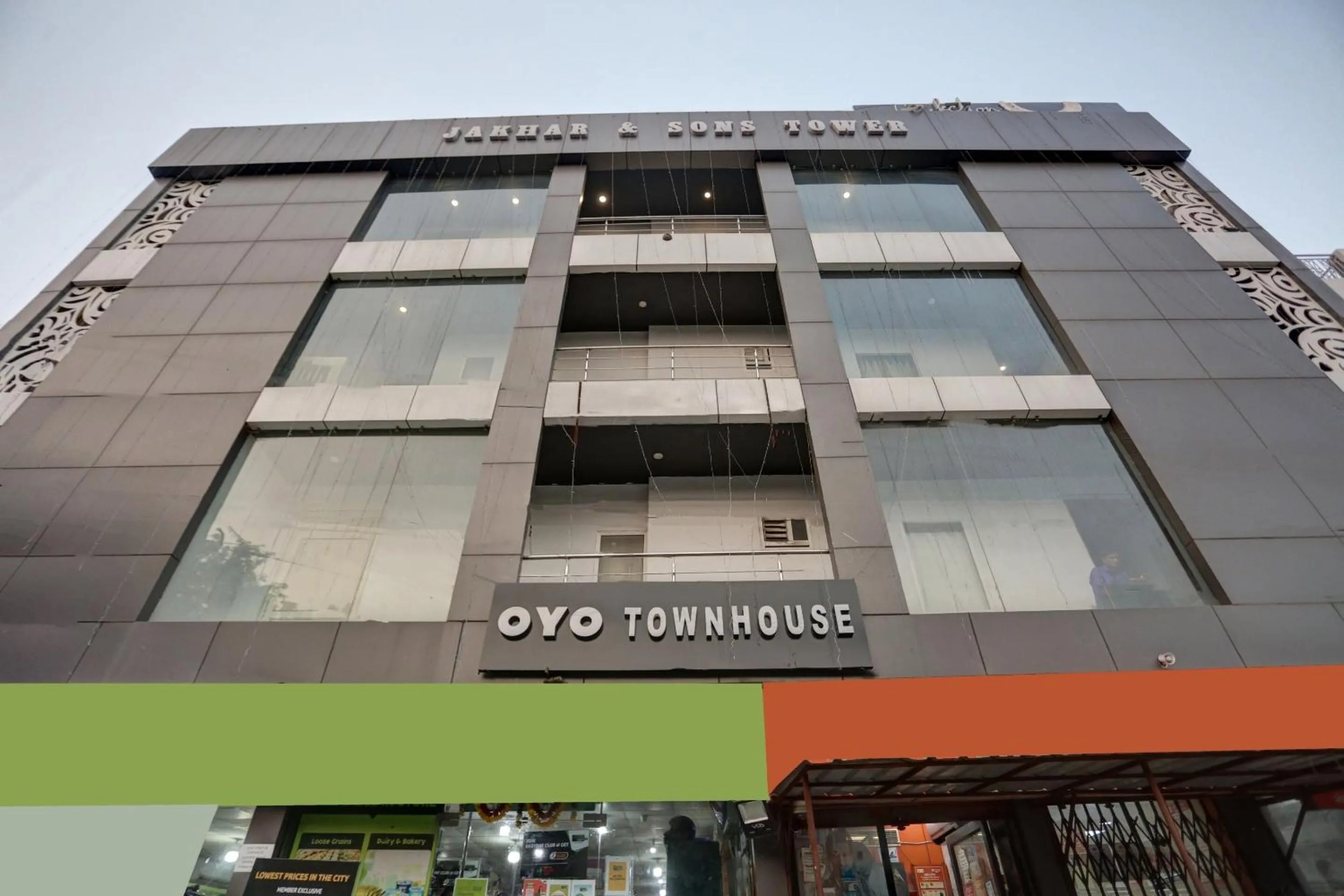 Facade/entrance in Townhouse Nangal Raya Pankha Road