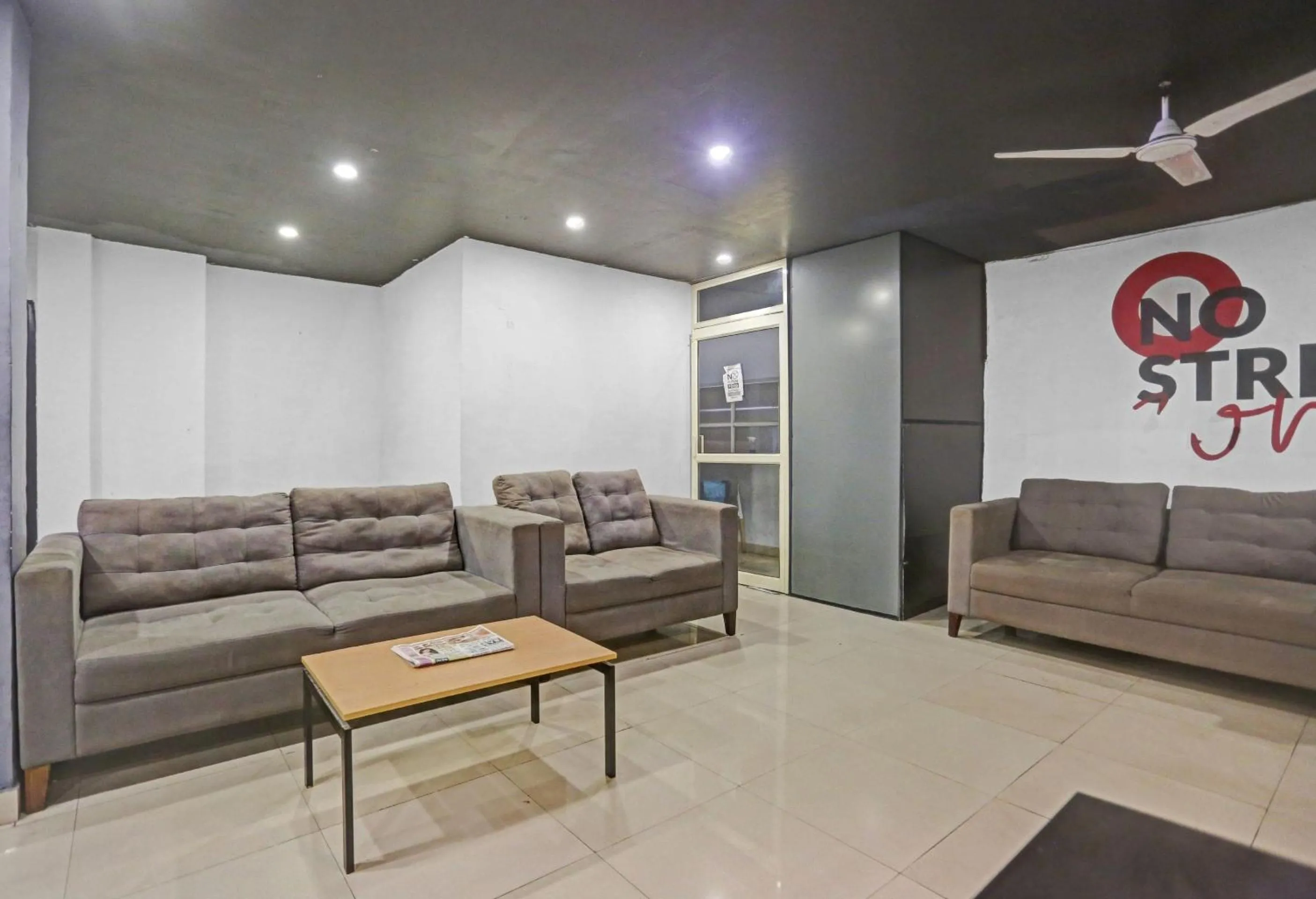 Lobby or reception in Townhouse Nangal Raya Pankha Road