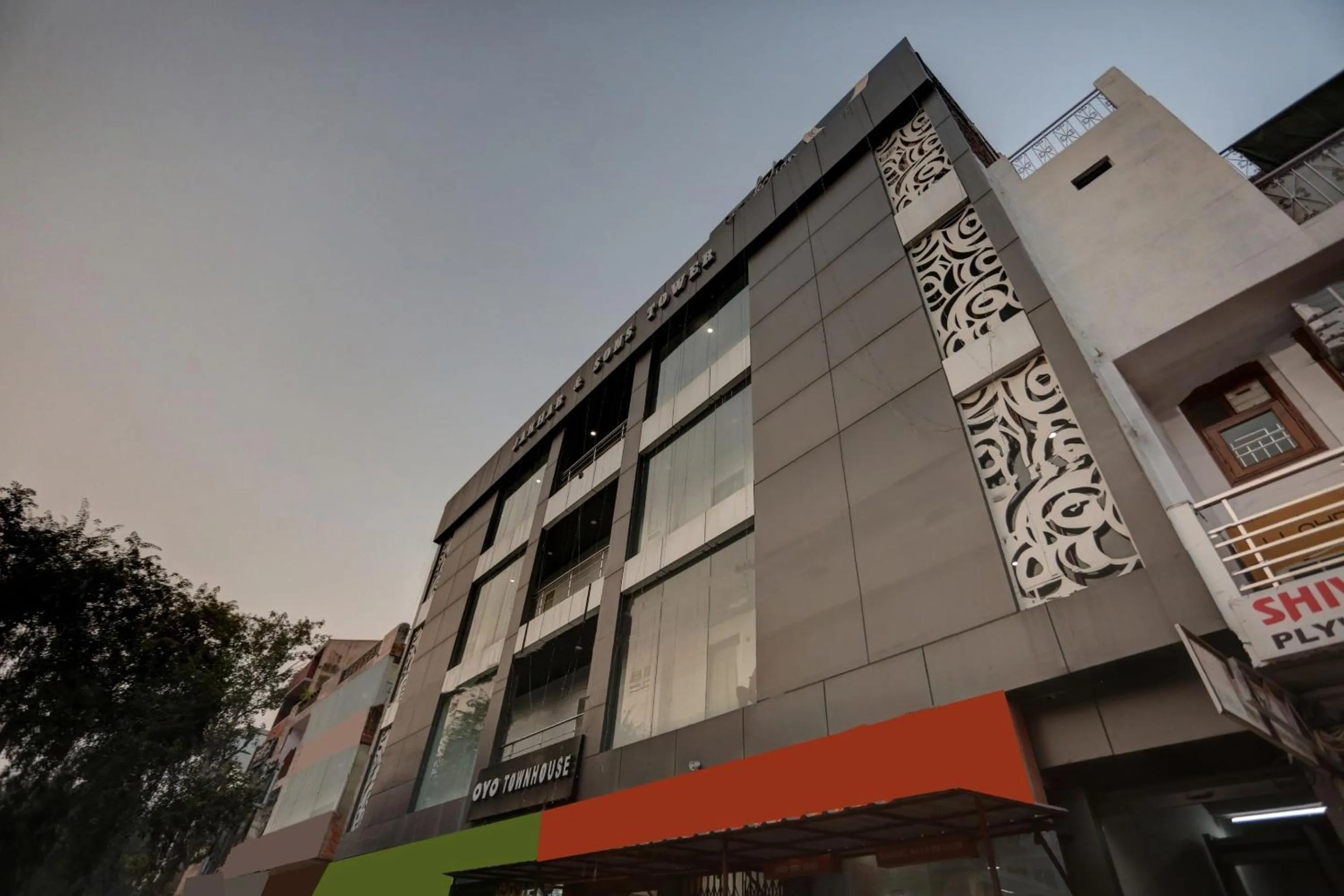 Facade/entrance in Townhouse Nangal Raya Pankha Road