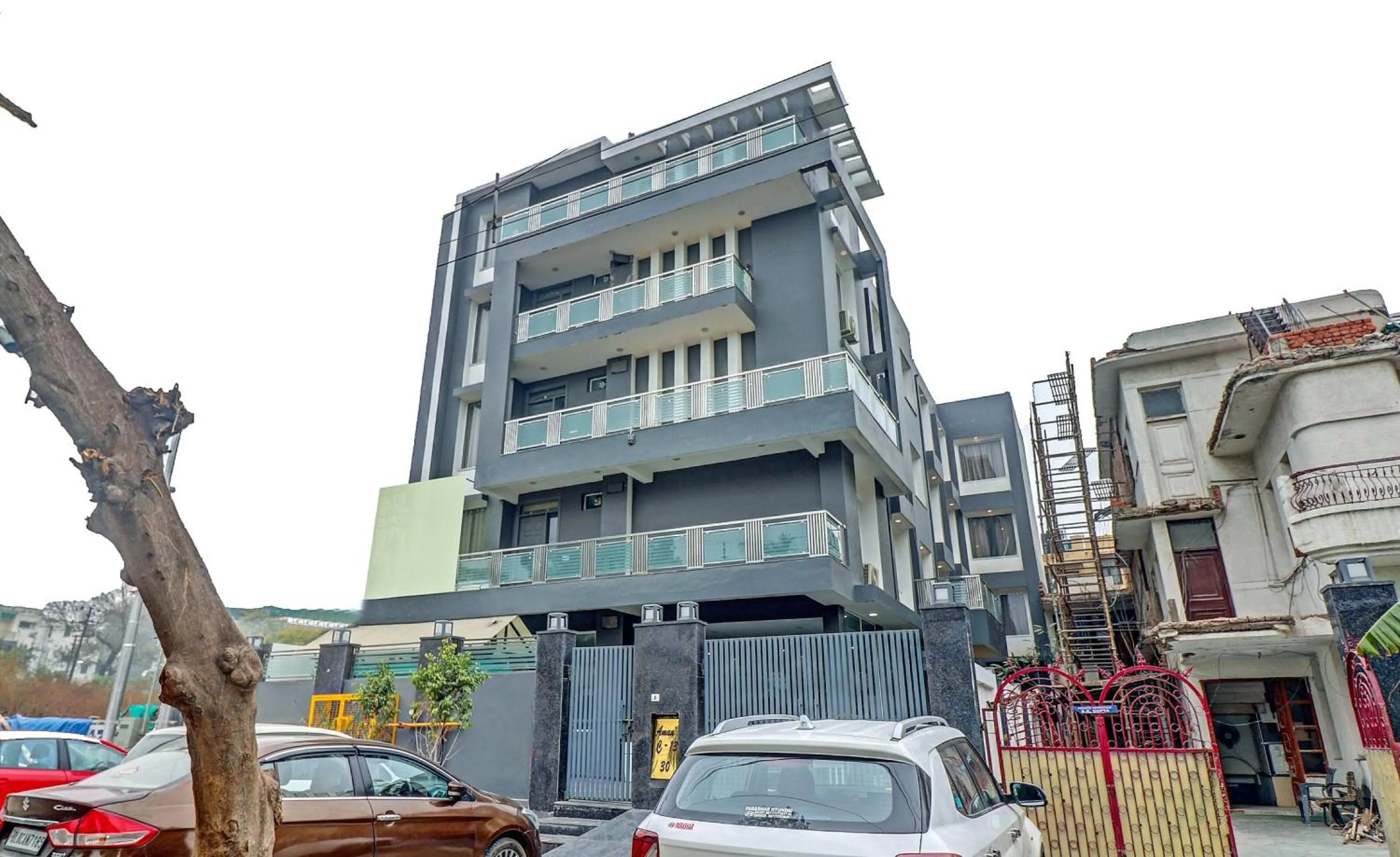 Facade/entrance in Super Townhouse Sector 30 Near Botanic Garden of Indian Republic