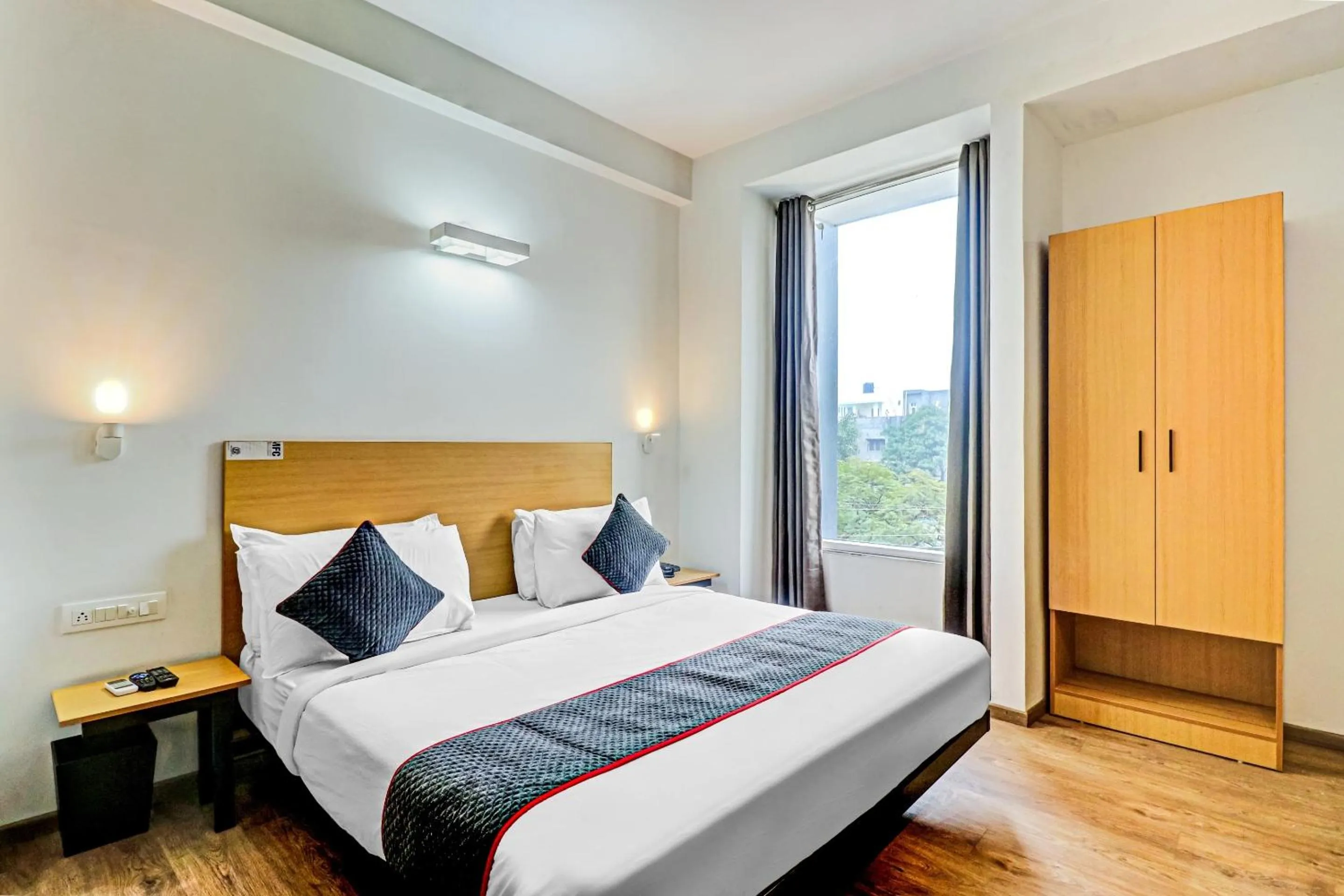 Bedroom, Bed in Super Townhouse Sector 30 Near Botanic Garden of Indian Republic