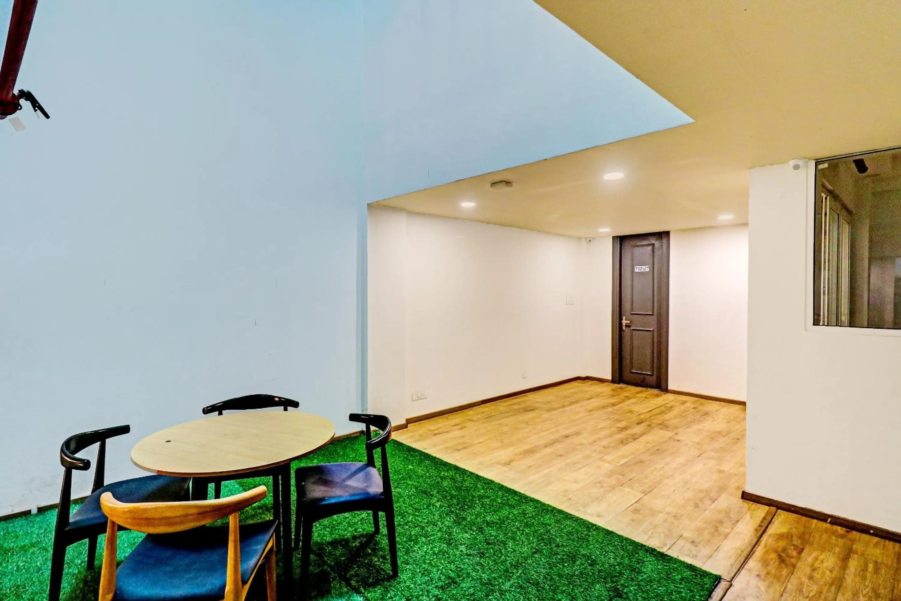 Other in Super Townhouse Sector 30 Near Botanic Garden of Indian Republic