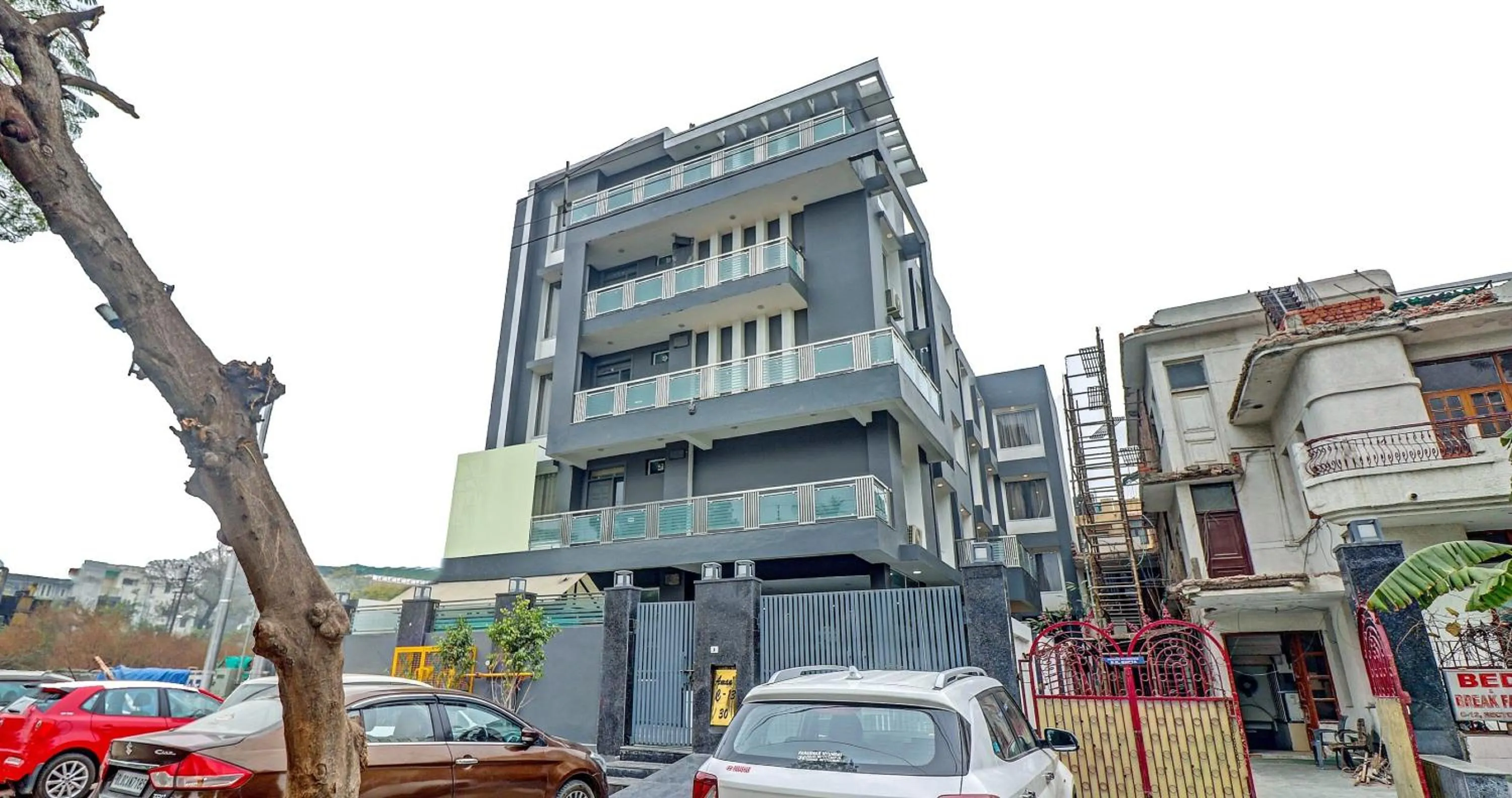 Facade/entrance in Super Townhouse Sector 30 Near Botanic Garden of Indian Republic