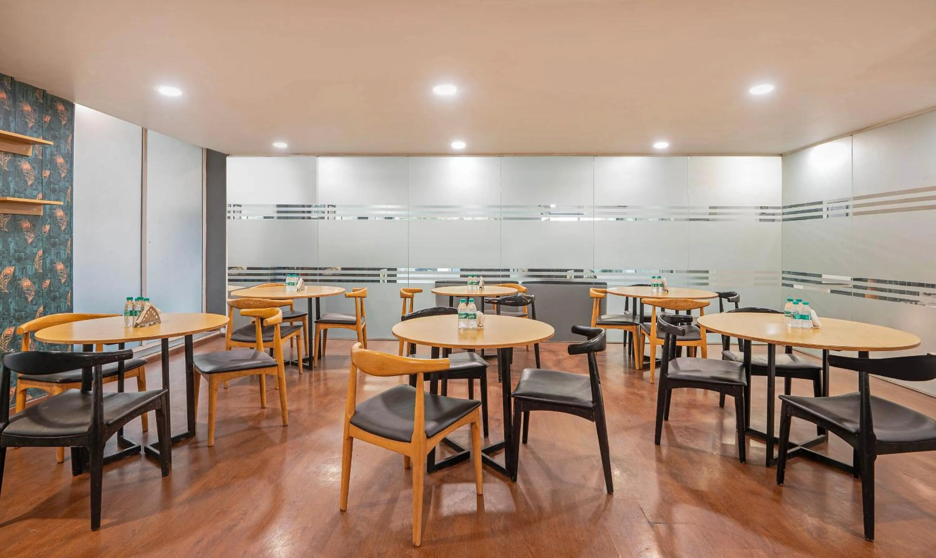 Restaurant/places to eat in Treebo Novis Stayz