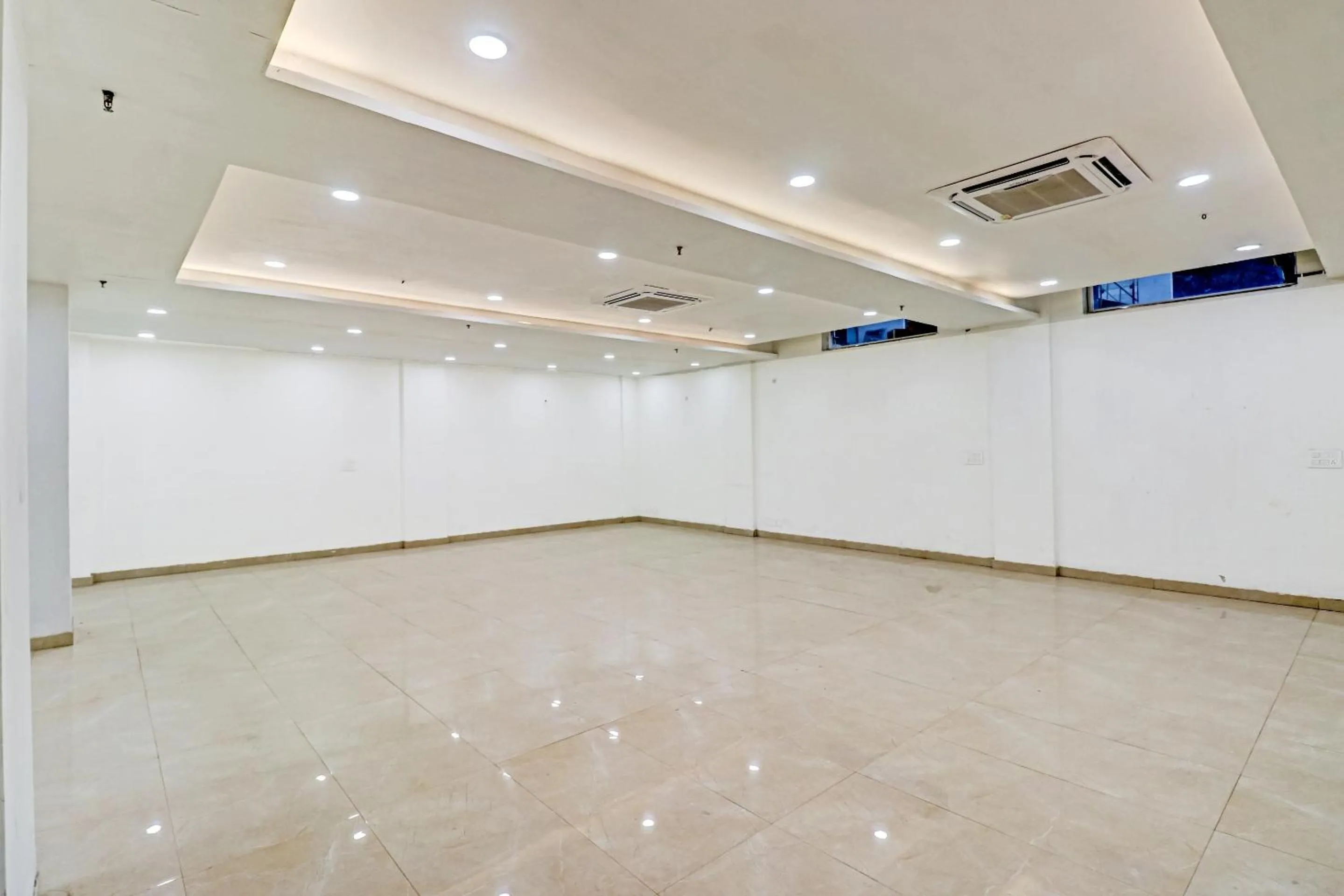 Other in Super Townhouse Sector 30 Near Botanic Garden of Indian Republic