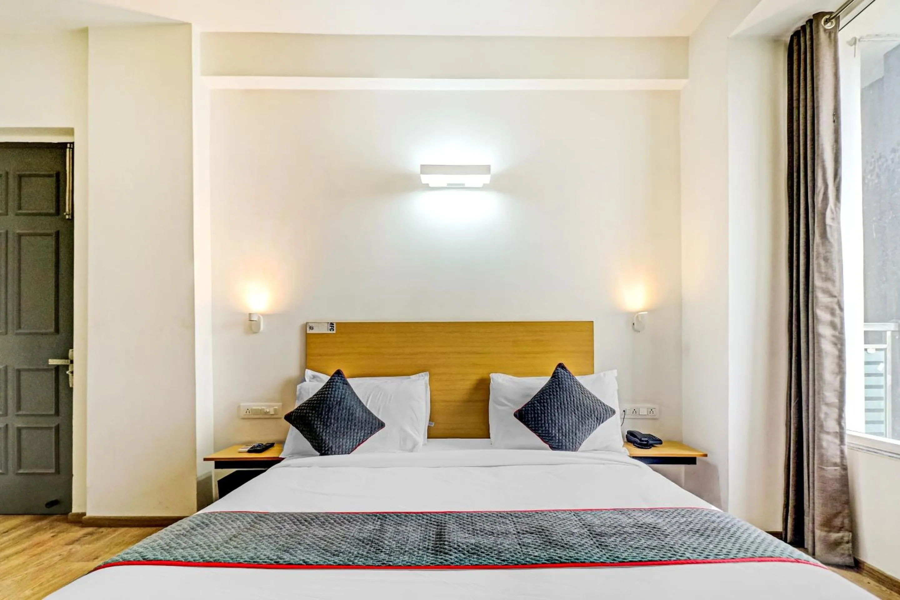 Bedroom, Bed in Super Townhouse Sector 30 Near Botanic Garden of Indian Republic