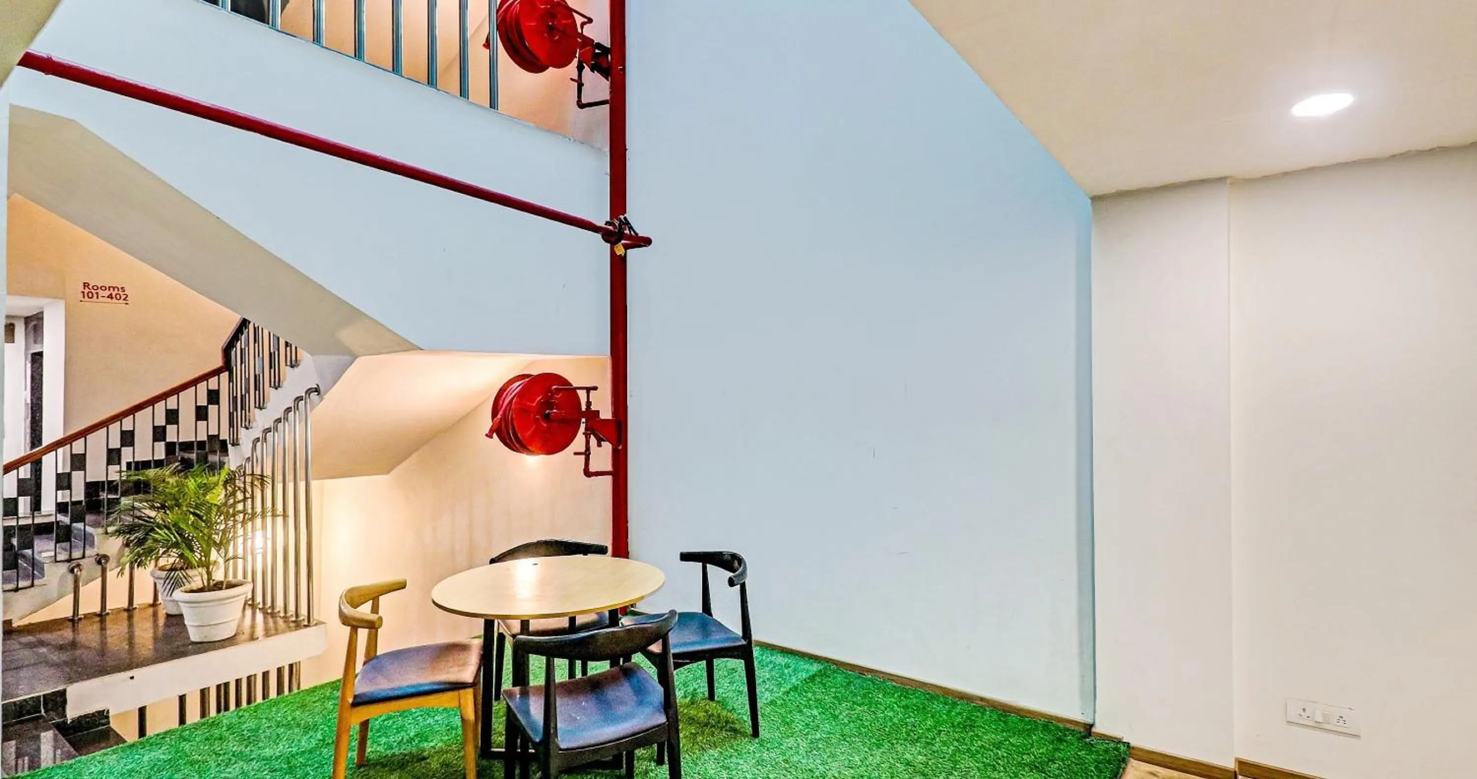 Restaurant/places to eat in Super Townhouse Sector 30 Near Botanic Garden of Indian Republic