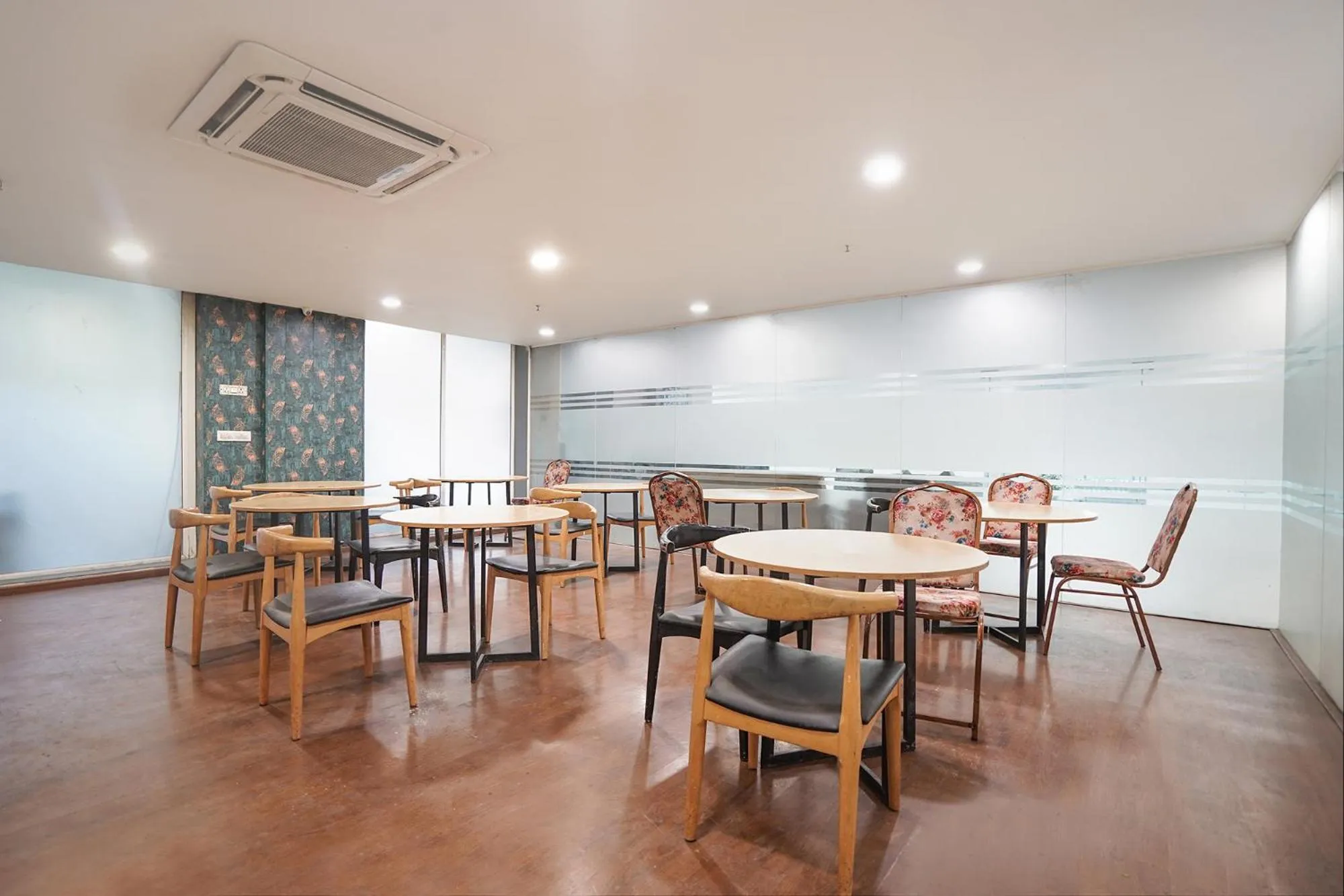 Restaurant/places to eat in FabHotel Royale 30