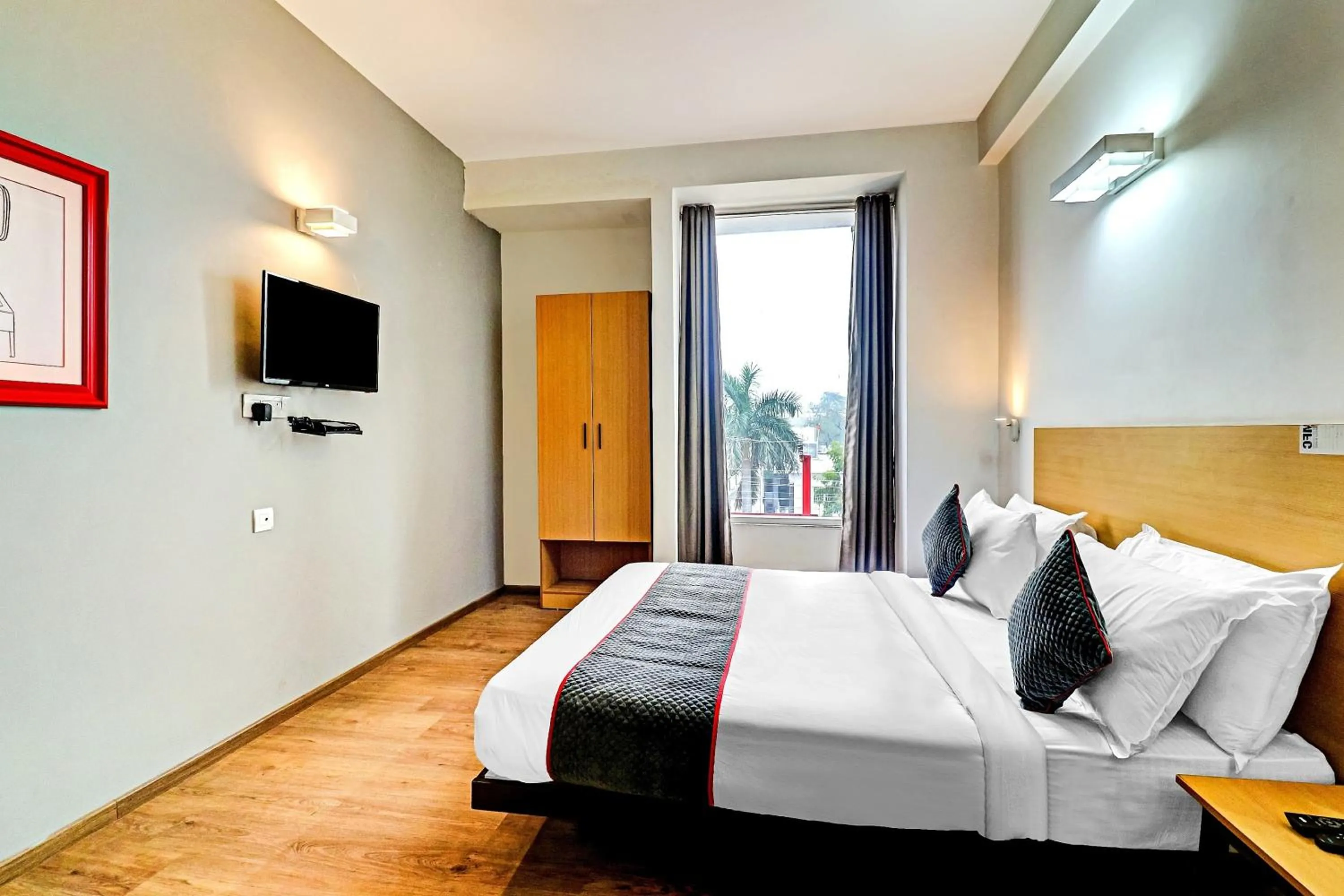 Other, Bed in Super Townhouse Sector 30 Near Botanic Garden of Indian Republic