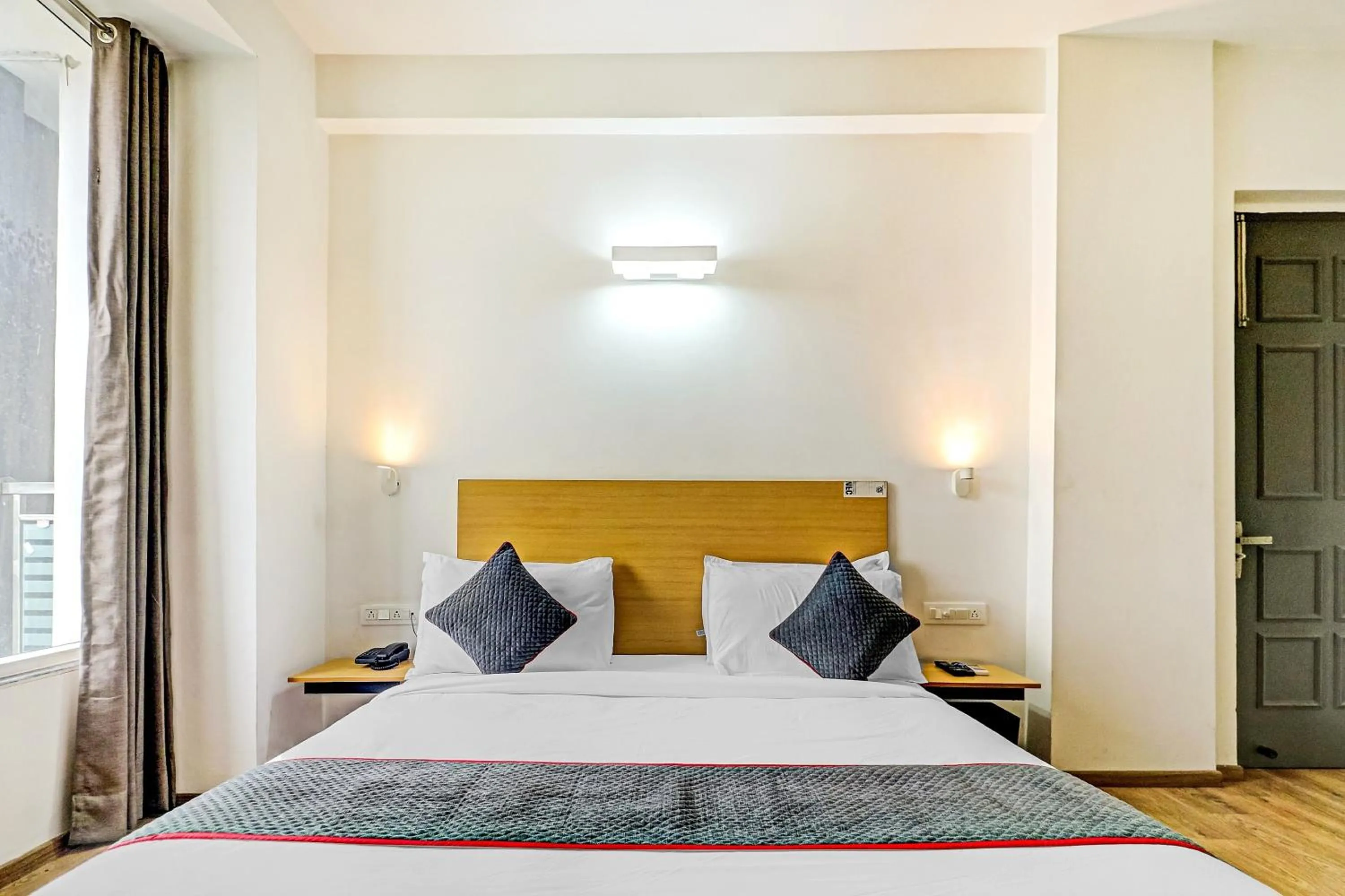 Other, Bed in Super Townhouse Sector 30 Near Botanic Garden of Indian Republic